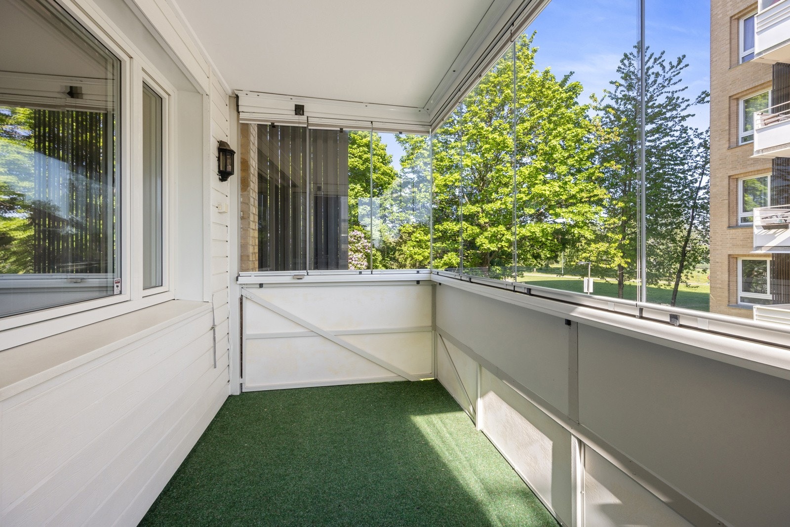 1. etasje har innglasset balkong. Galleribilde