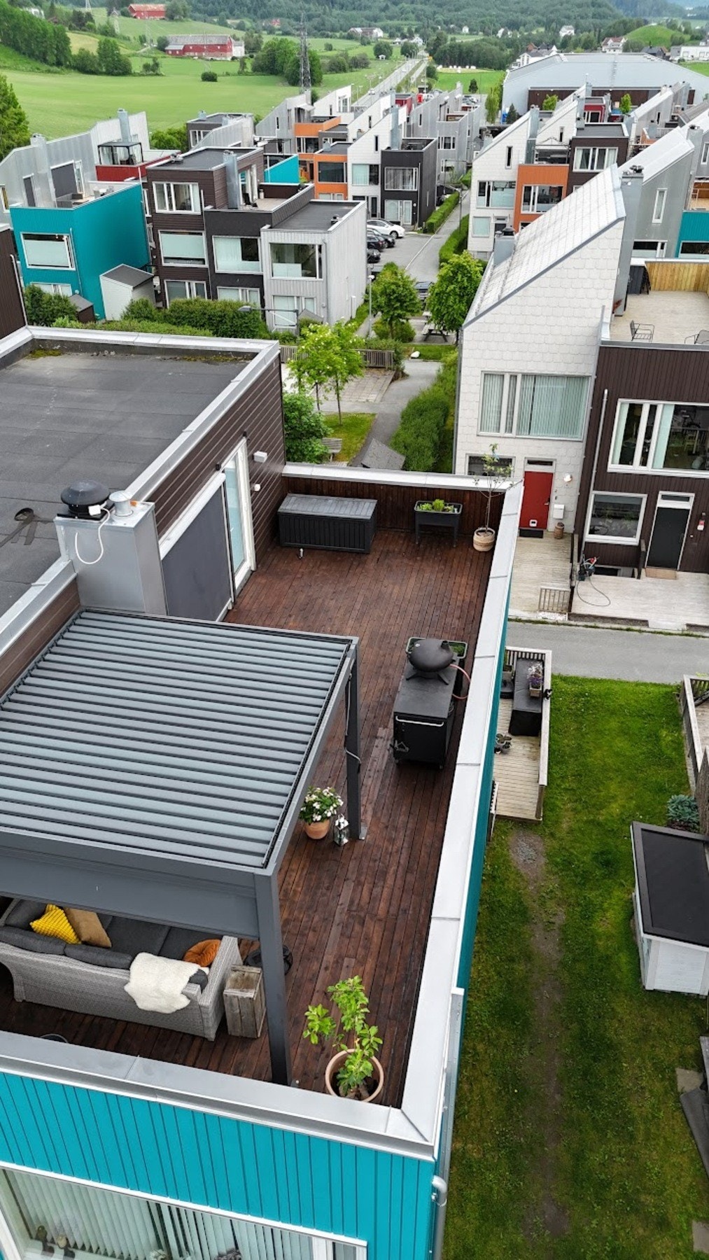 Nyt godværsdagene til det fulle i Signe Swenssons veg 46. Her får du solen fra morgen til kveld. Galleribilde