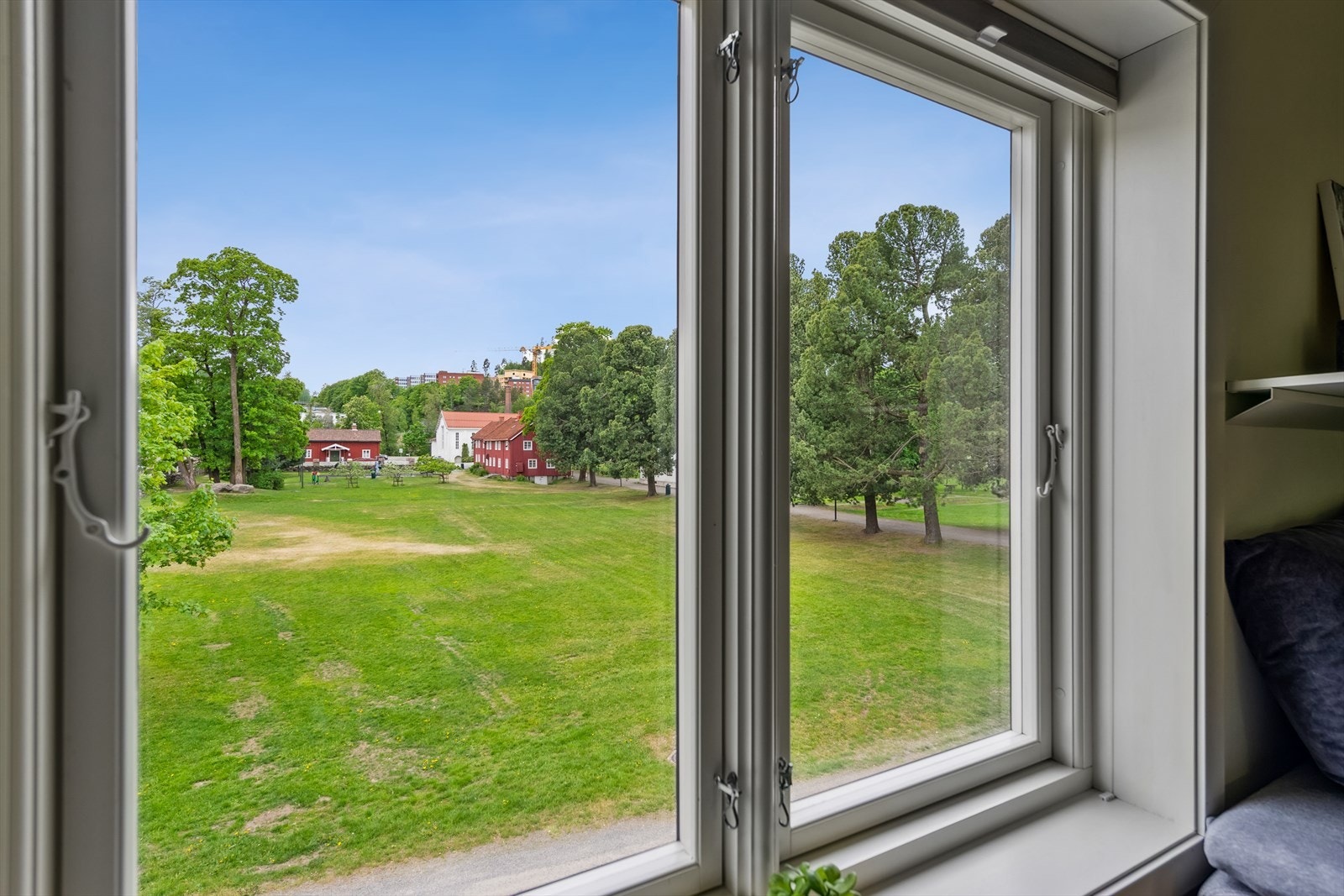 Rolig og behagelig utsikt fra soverommet. Galleribilde