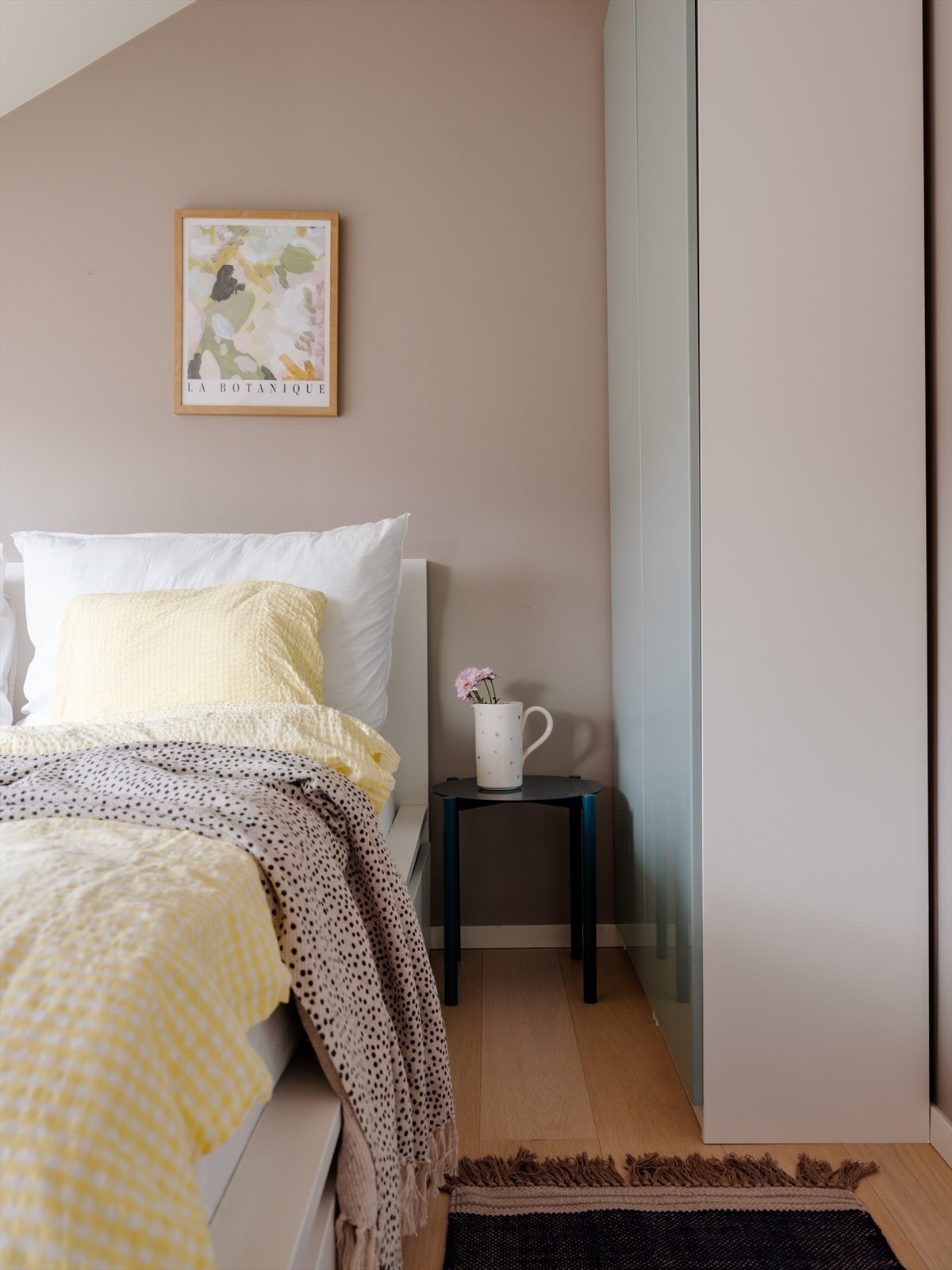 Soverommet opplyses delikat og harmonisk. Galleribilde