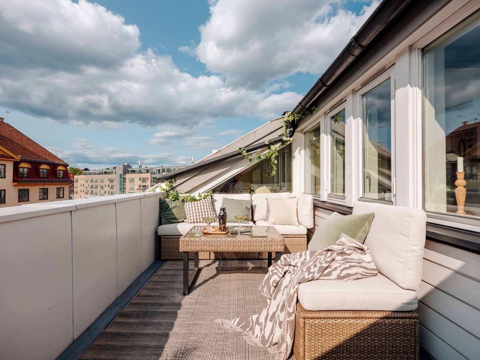 Fra stuen har du direkte utgang til en herlig terrasse på 9 m² Galleribilde