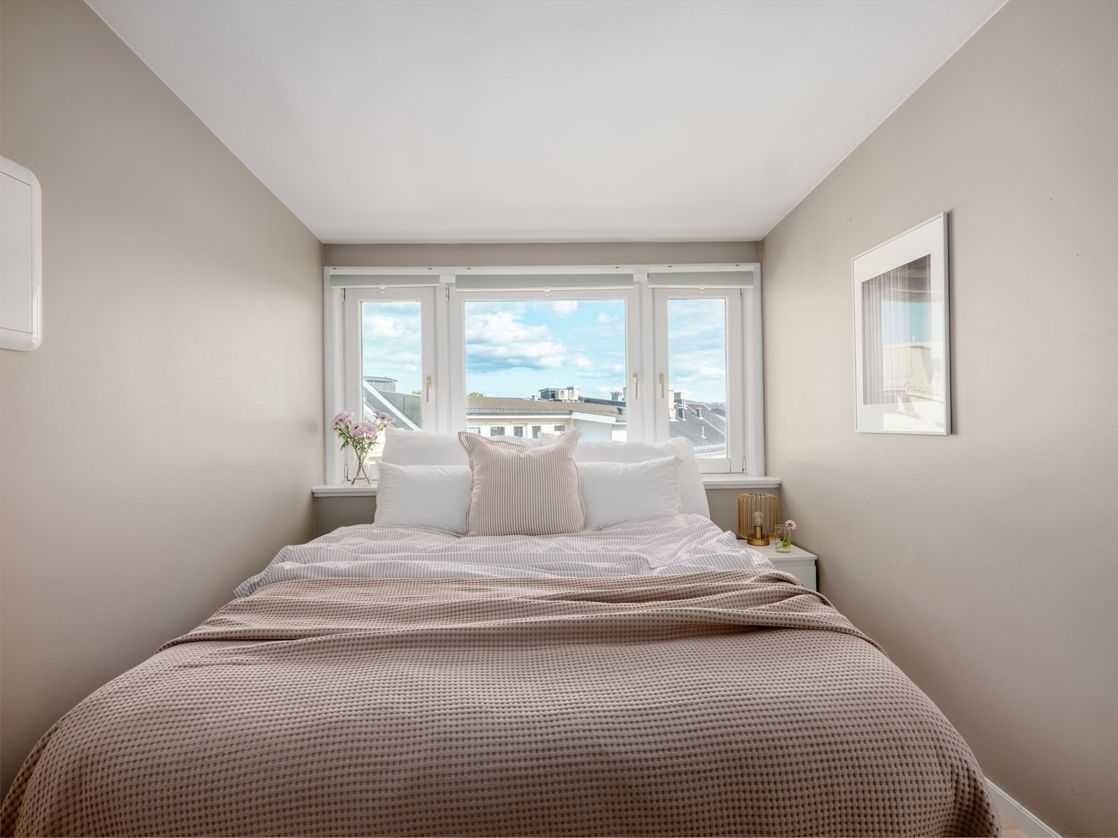 Det andre soverommet byr på mange muligheter, enten du ønsker et barnerom, kontor eller gjesterom. Galleribilde