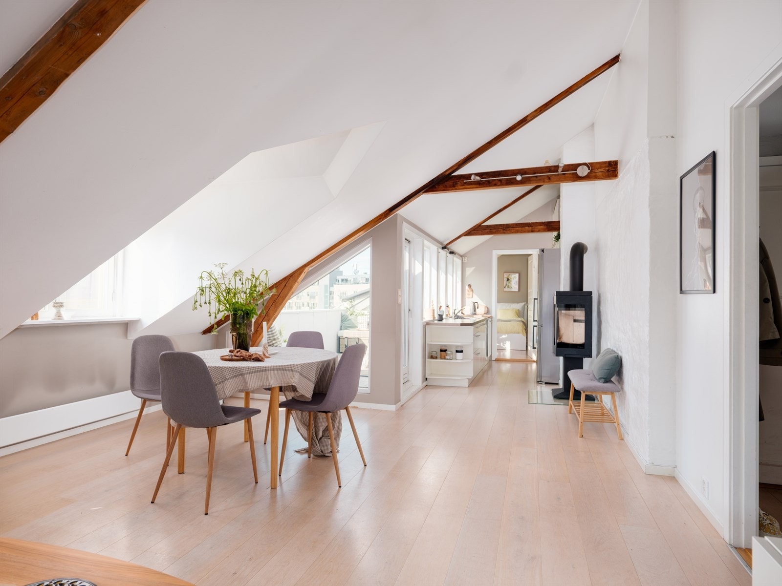 Leiligheten ligger i byggets 5. etasje og har et gulvareal på hele 70m² Galleribilde