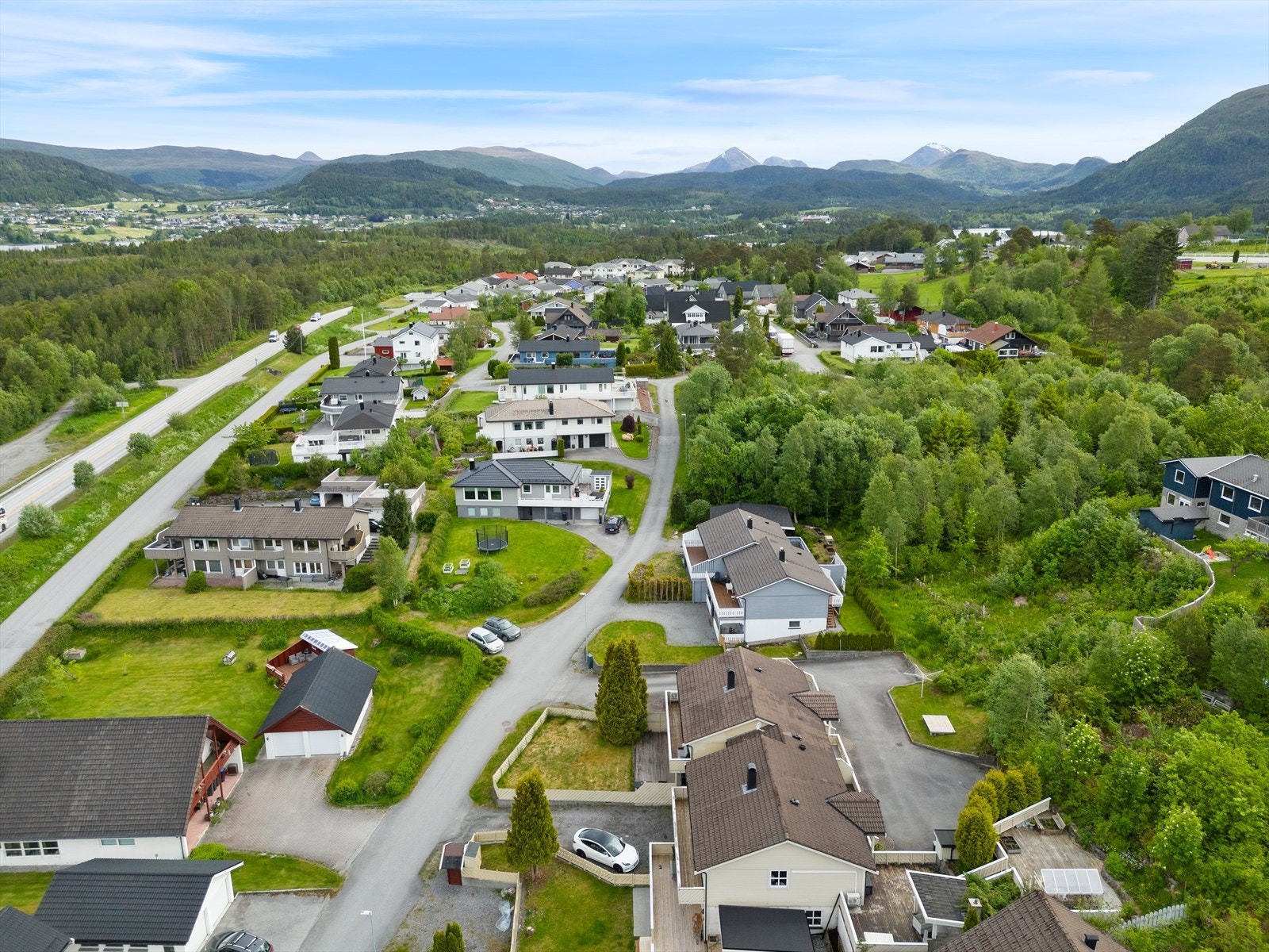 Rolig område med gangavstand til bussholdeplass og dagligvarebutikk Galleribilde
