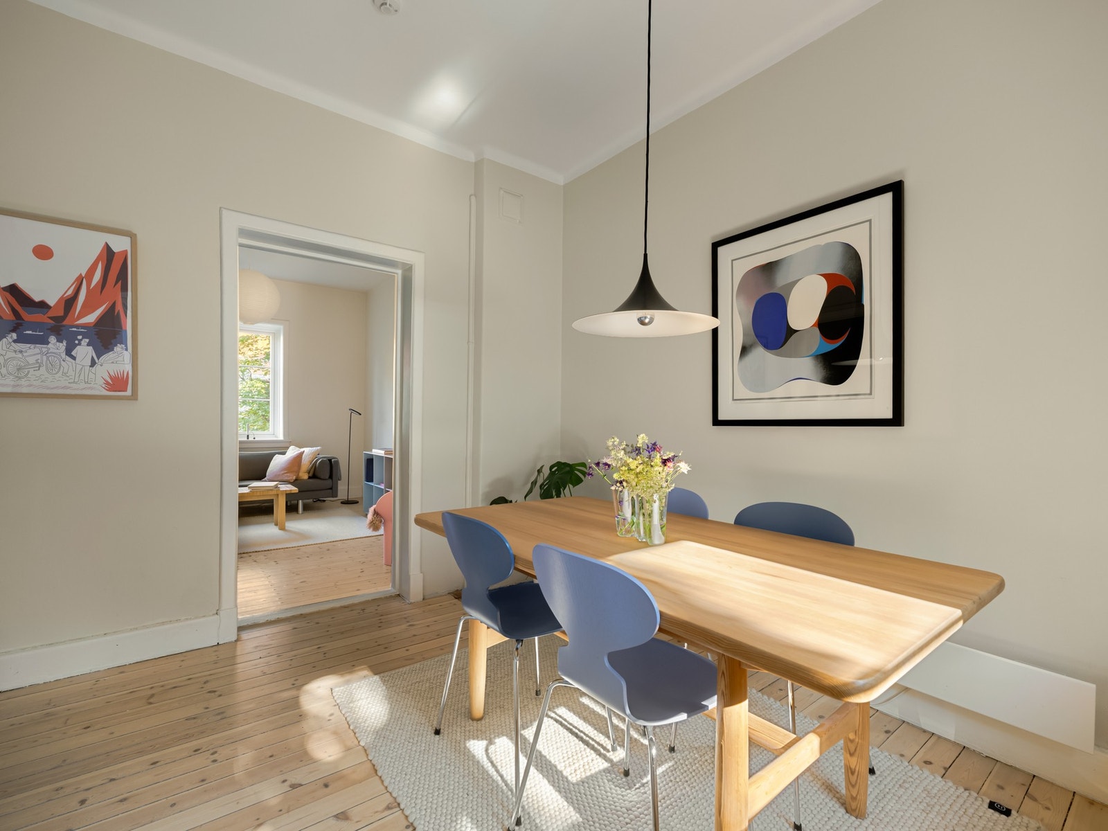 Den gjennomgående planløsningen gir en svært lys og luftig følelse. Galleribilde