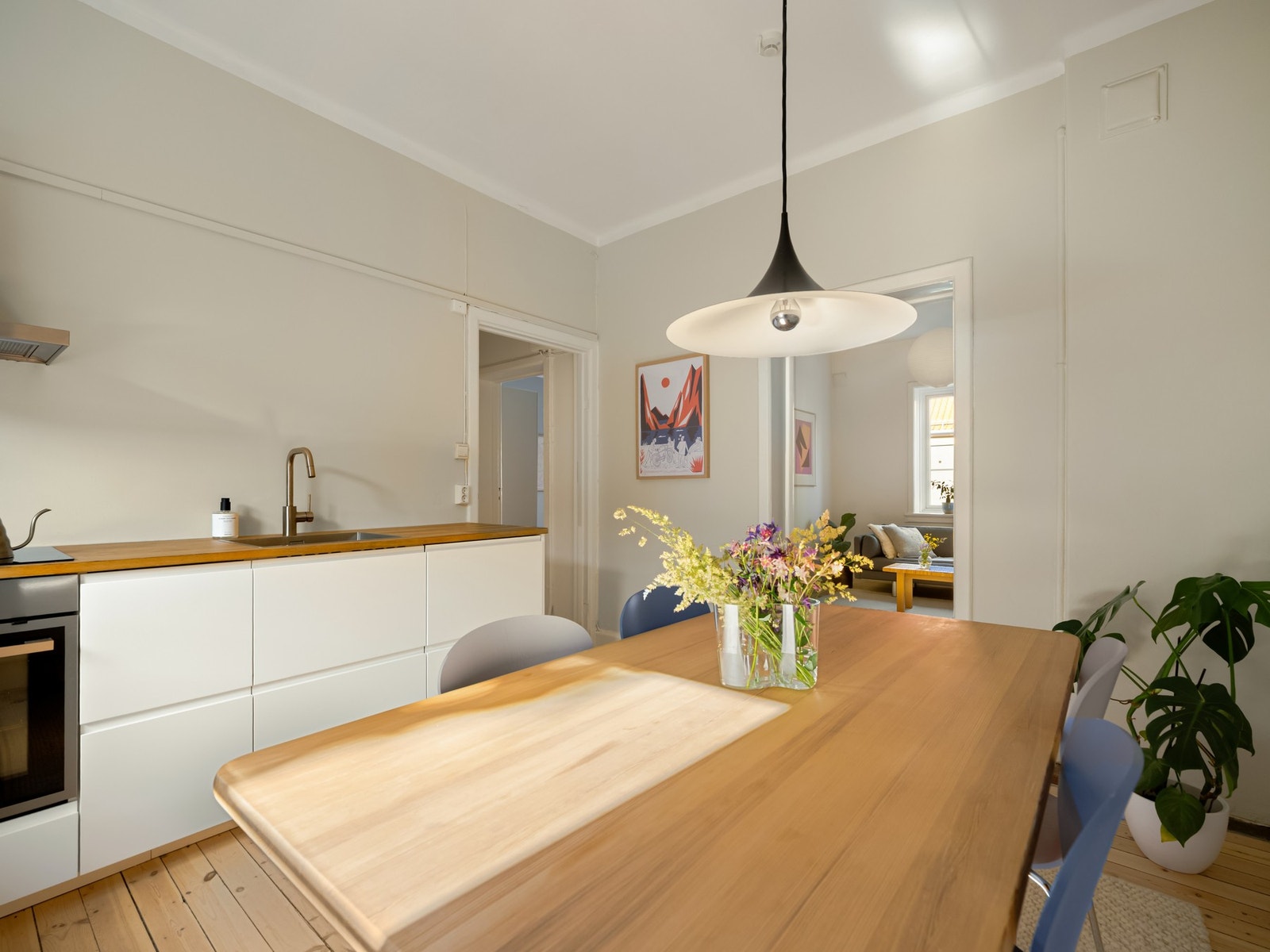 På begynnelsen av 1900-tallet ønsket man at folk skulle oppleve "lys, luft og skjønnhet" der de bodde. Arkitekt Kristen Rivertz hadde revolusjonerende ideer om hvordan dette skulle gjøres, og tegnet opp 15 frittstående bygninger på Sagene. Galleribilde