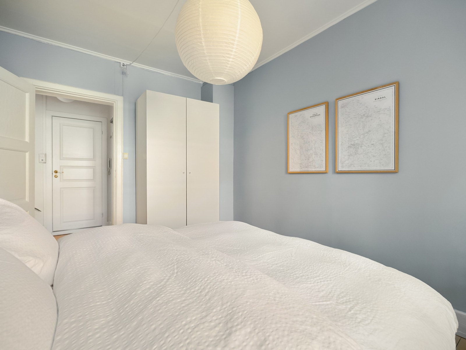 Det er også plass til garderobeskap her inne. Dette følger med i salget. Galleribilde