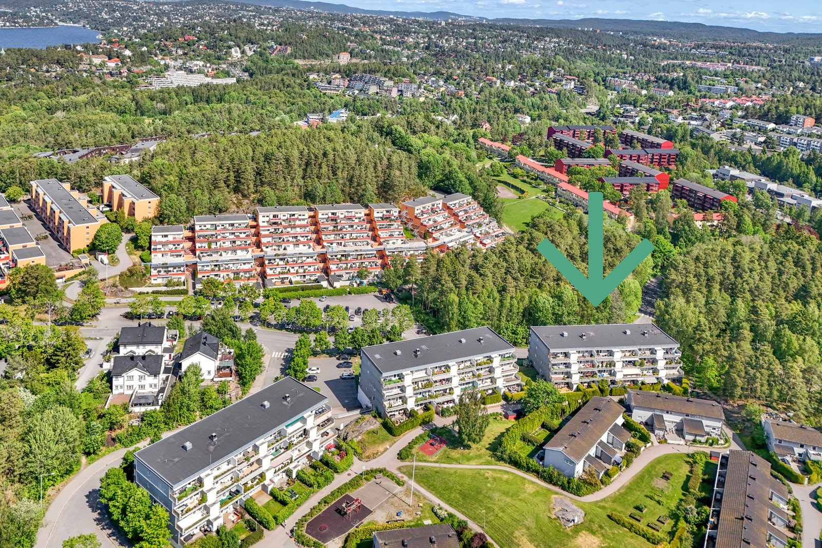 Svært barnevennlig beliggenhet i rolige omgivelser med kort vei til "alt"! Galleribilde