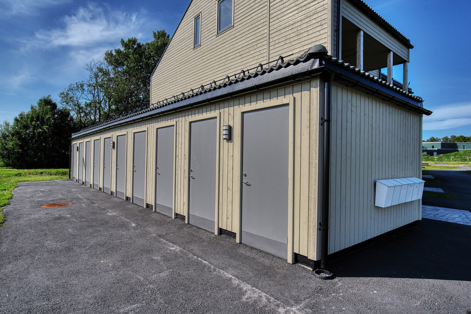 Det medfølger en utvendig sportsbod på 5 kvm Galleribilde