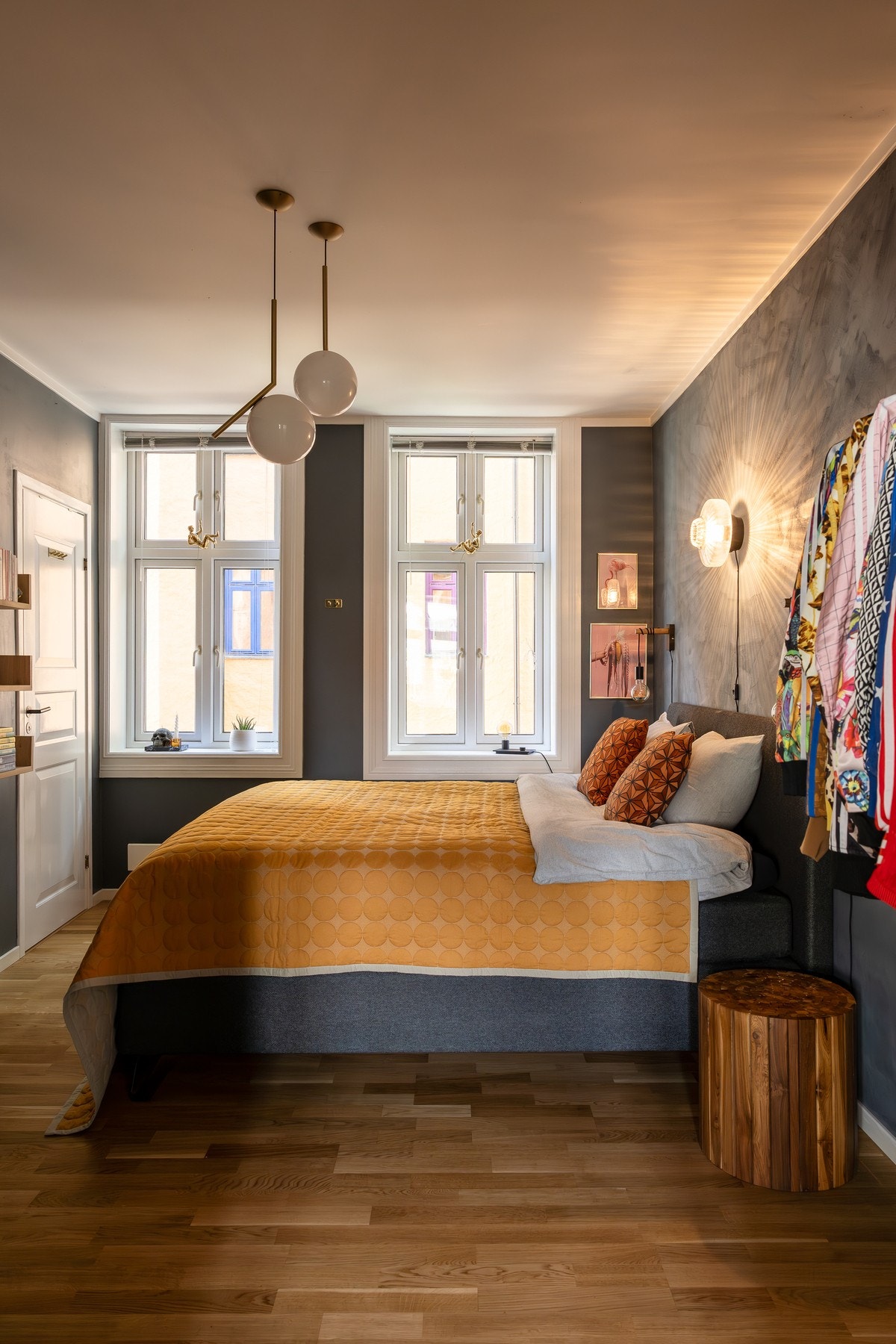 De lune fargevalgene skaper en behagelig og rolig stemning i rommet. Galleribilde