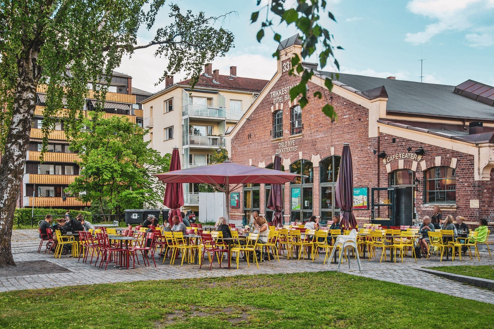 Innen gangavstand finner du også et utvalg fine restauranter, koselige kaféer og hyggelige barer. Galleribilde