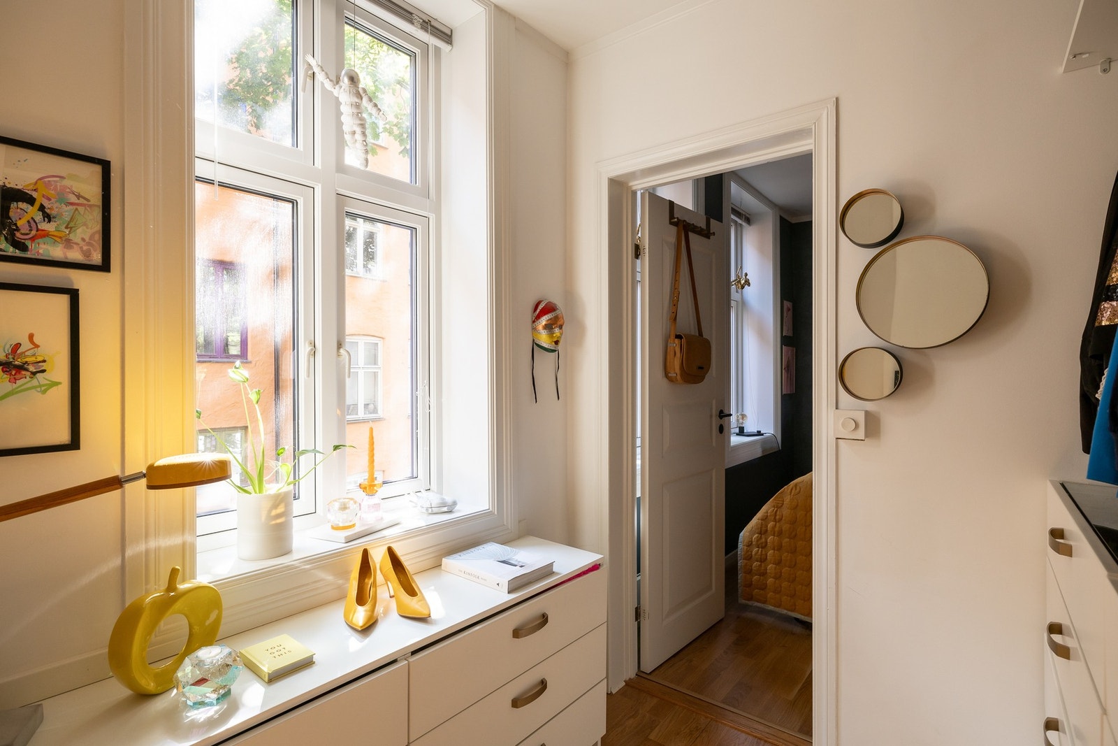 Her har du rikelig med dagslys og masse plass til oppbevaring. Galleribilde