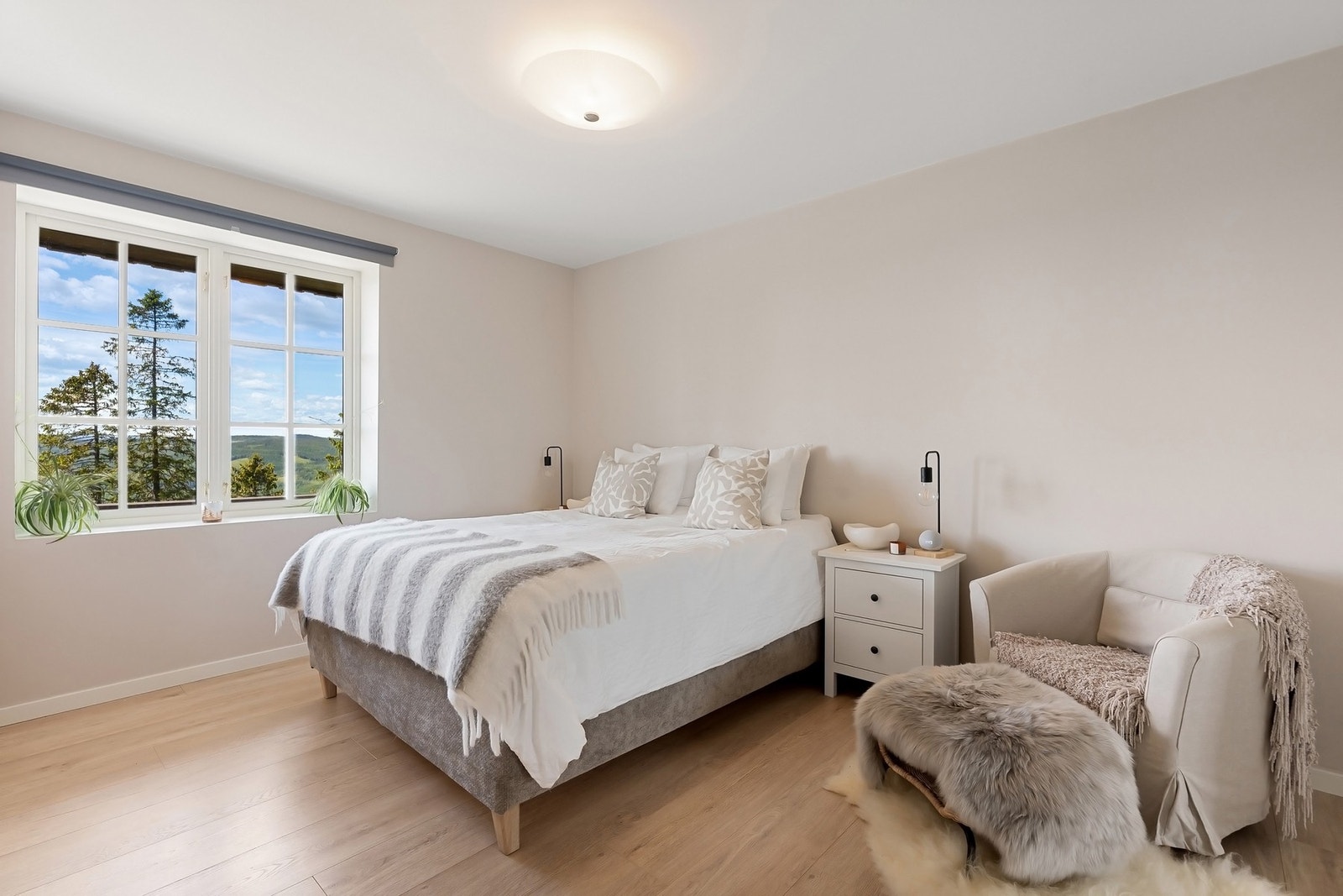 Soverom i u.etasjen. Galleribilde