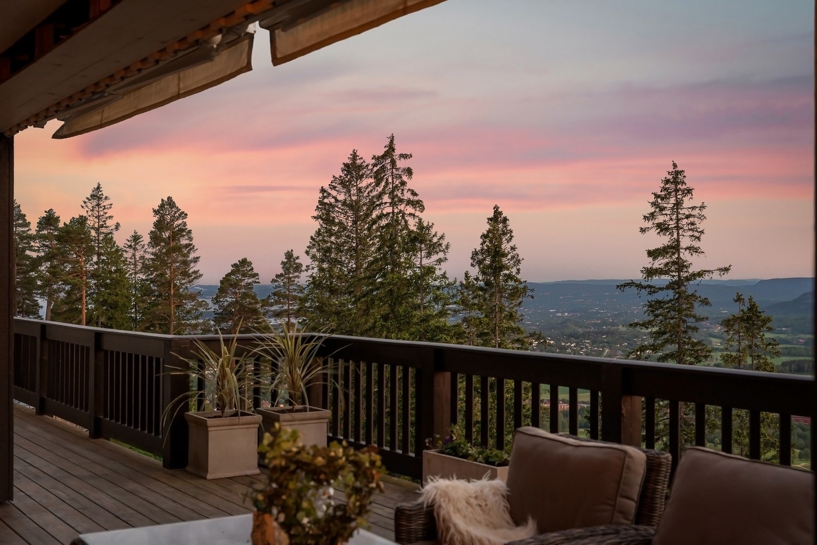 Her kan du nyte utsikten mot Oslofjorden såvel som utsikten mot Bærumsmarka. Galleribilde