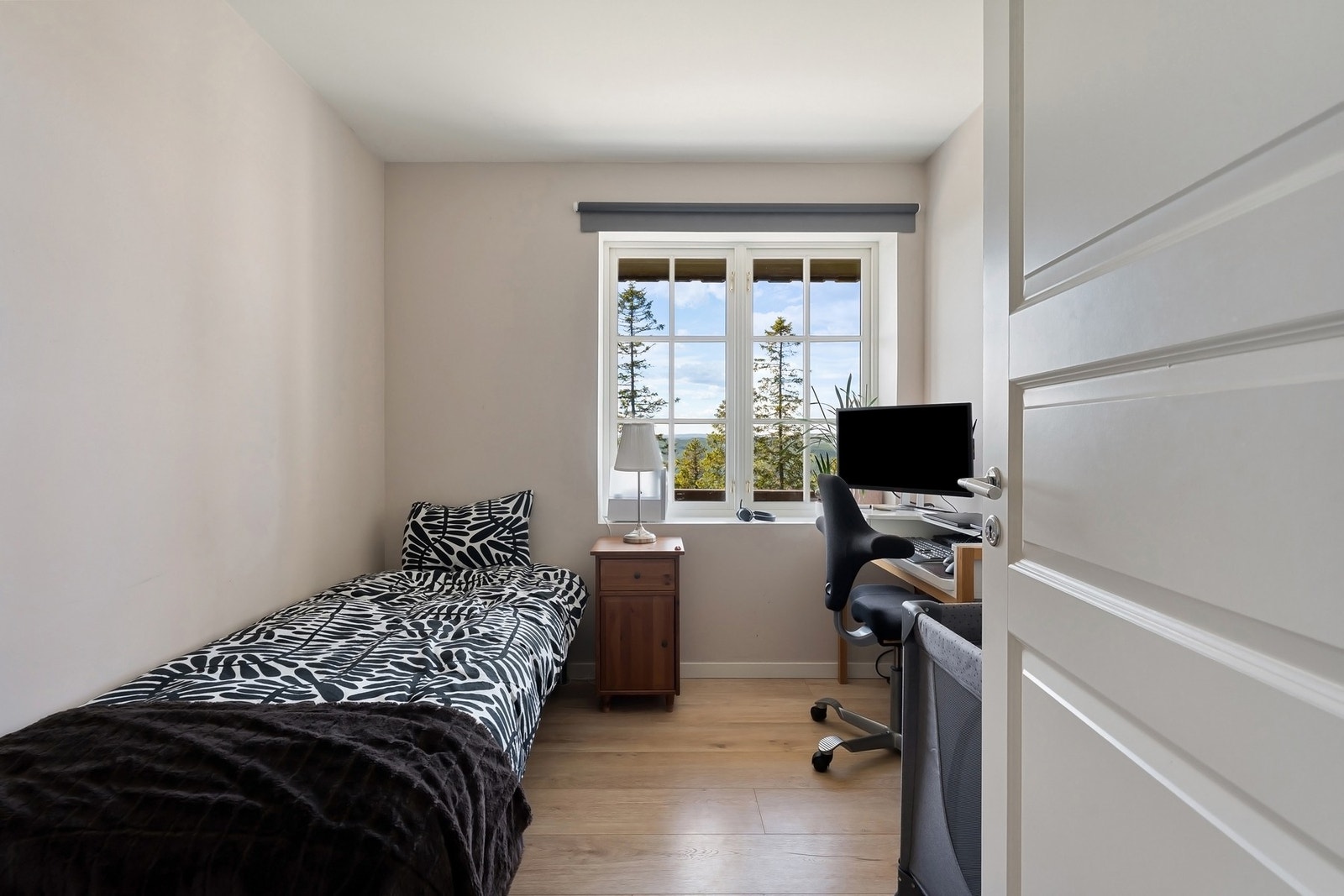 Soverom 2 i u.etasjen. Galleribilde