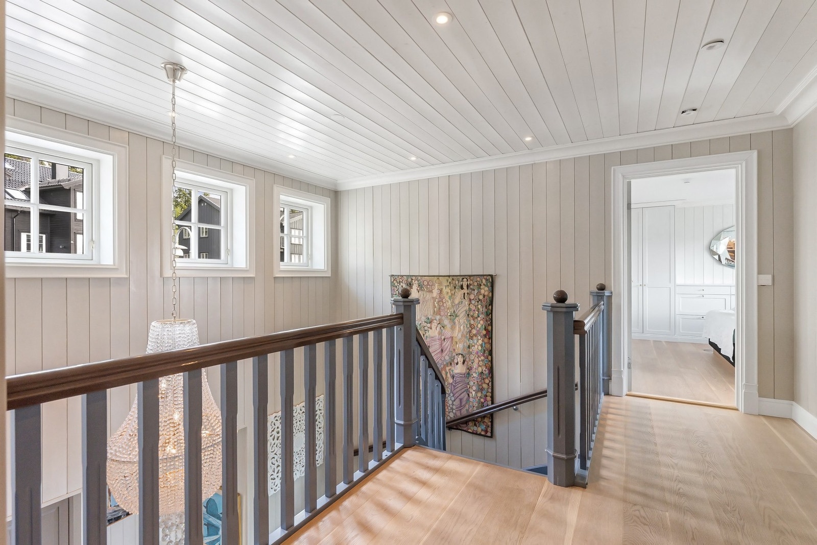 2.etasje bestående av 4 soverom, stue, 2 bad og vaskerom. Galleribilde