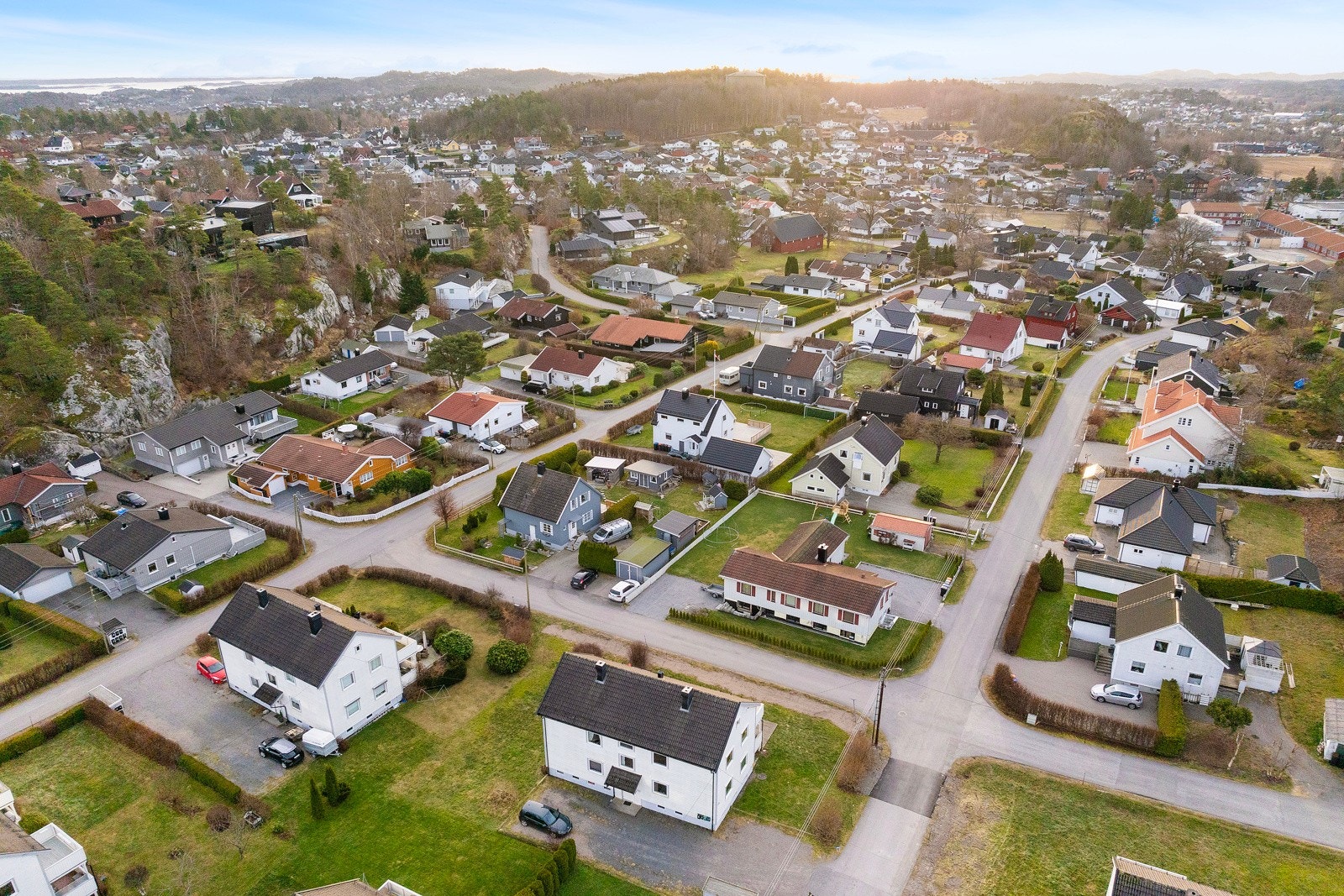 For de som er glad i friluftsliv er det kort vei til flere turstier og grøntområder Galleribilde