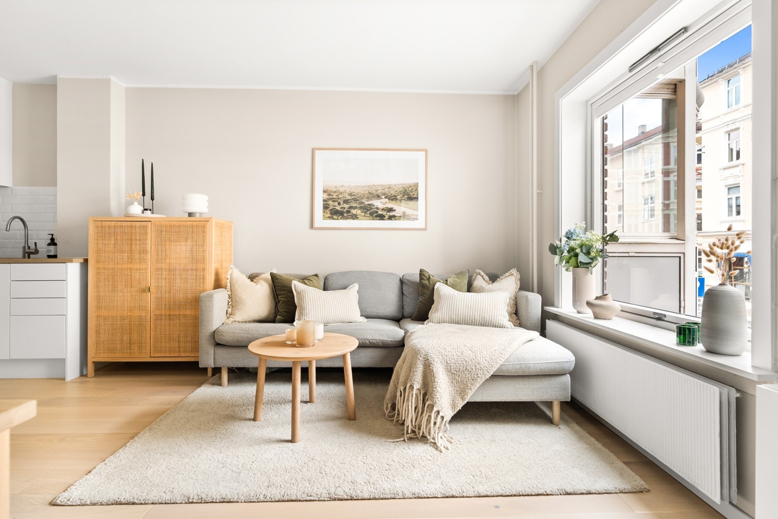 Leiligheten har en særs god planløsning, med godt utnyttet areal. Det er montert plissegardiner i stuevindu Galleribilde