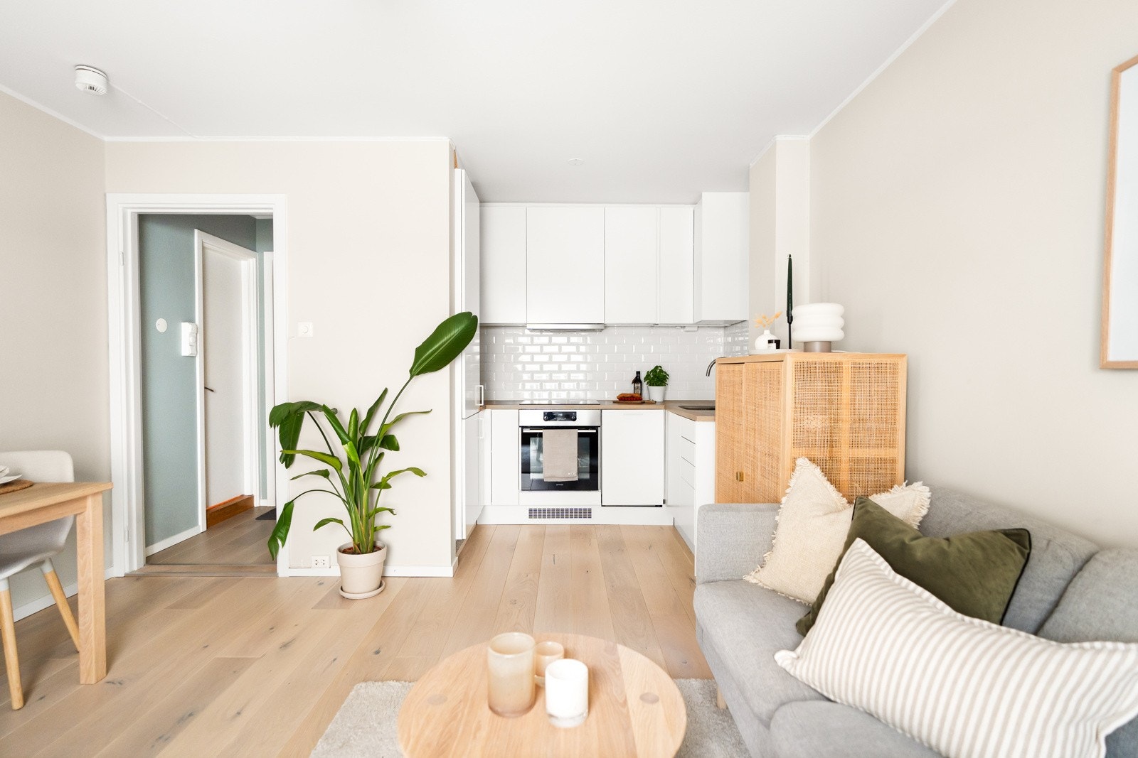 Mye inngår i de månedlige felleskostnadene, blant annet varmtvann og oppvarming (fjernvarme), og TV/internett. Dette medfører et mer forutsigbart strømforbruk, og derav lavere strømkostnader Galleribilde