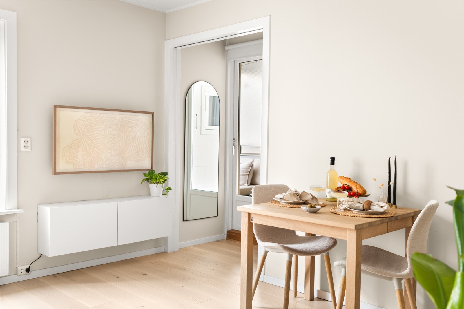 TV-en er uttrekkbar, og sørger for plassbesparelse. Galleribilde