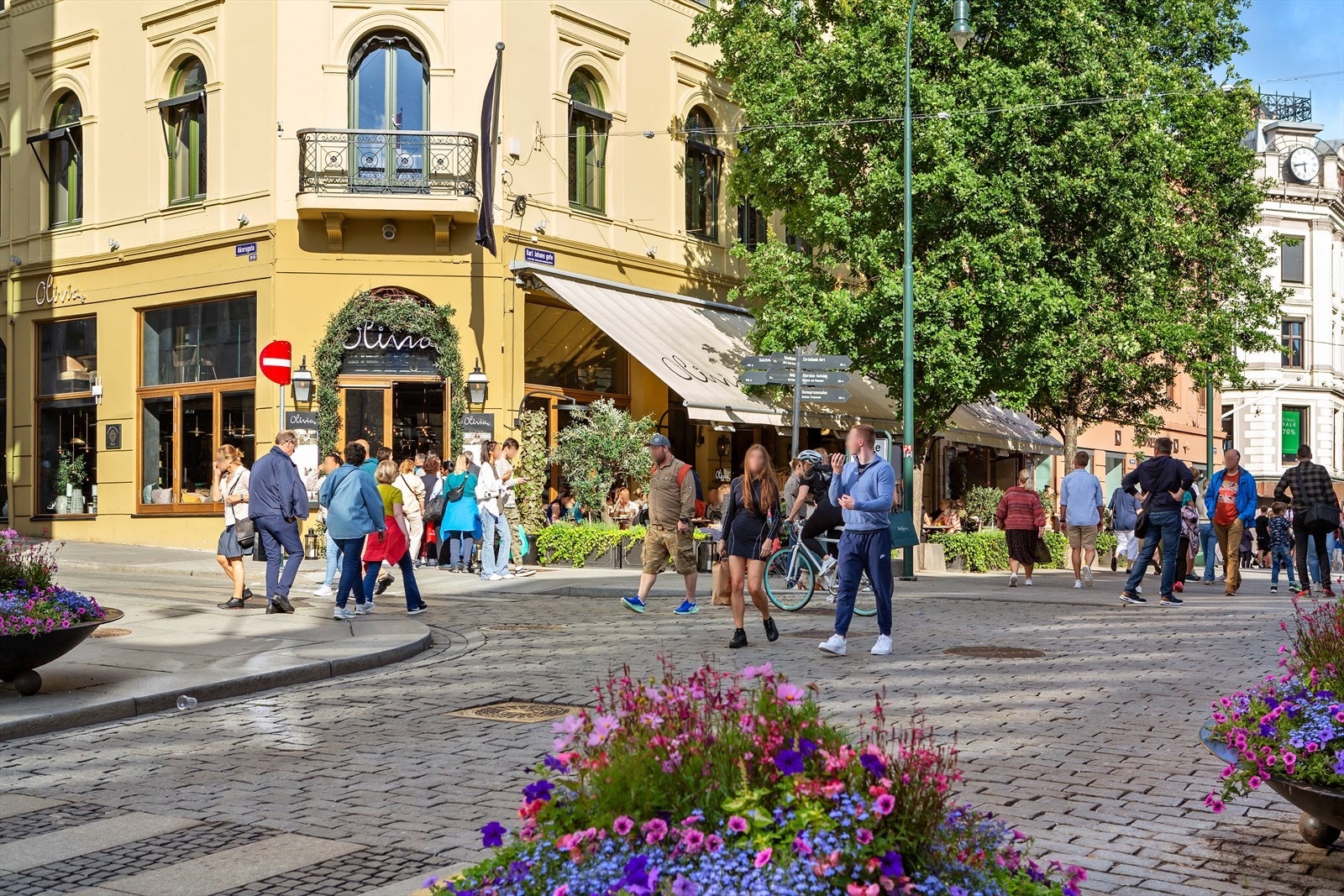 Karl Johans gate 700 meter unna Galleribilde