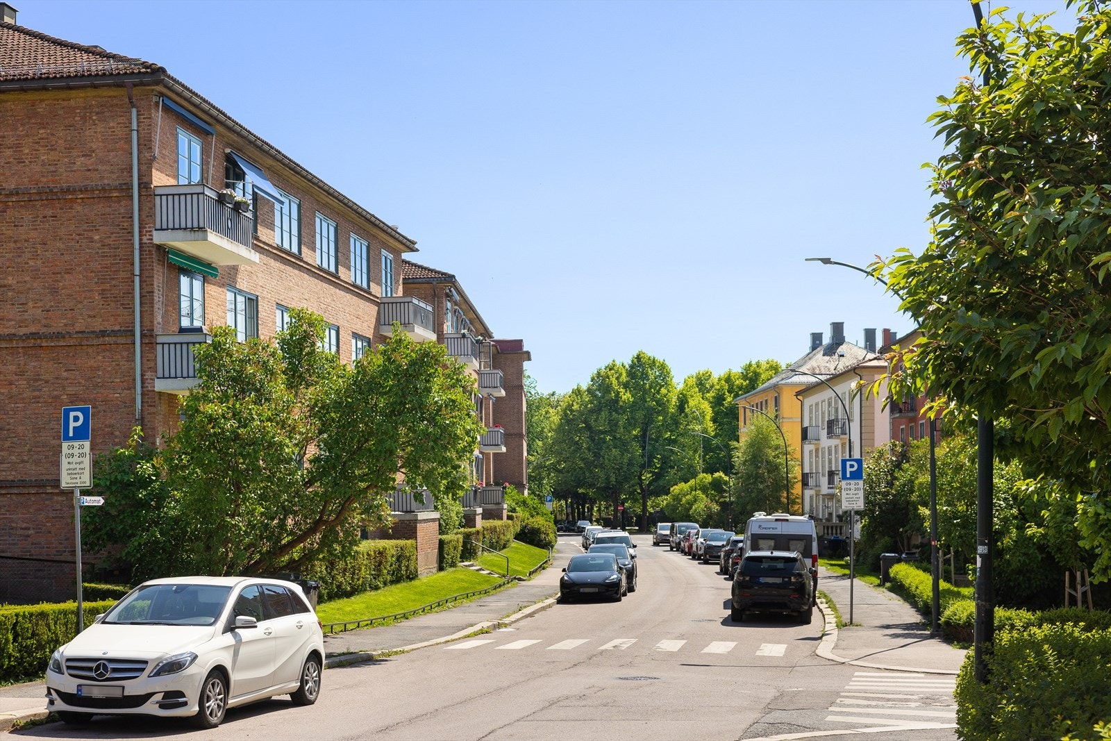 Boligstrøket består av klassiske, vakre bygårder, og har lenge vært populært grunnet flott arkitektur, nærhet til sentrum og rolige omgivelser. Galleribilde