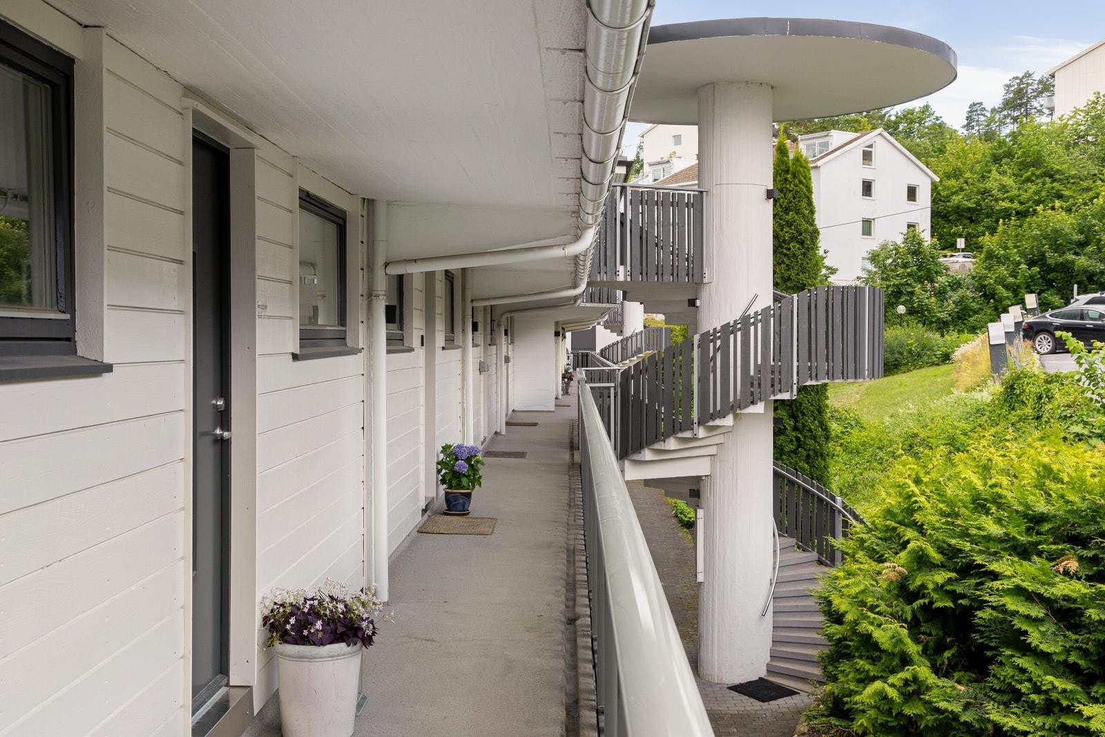 Ankomst til boligen via svalgang Galleribilde