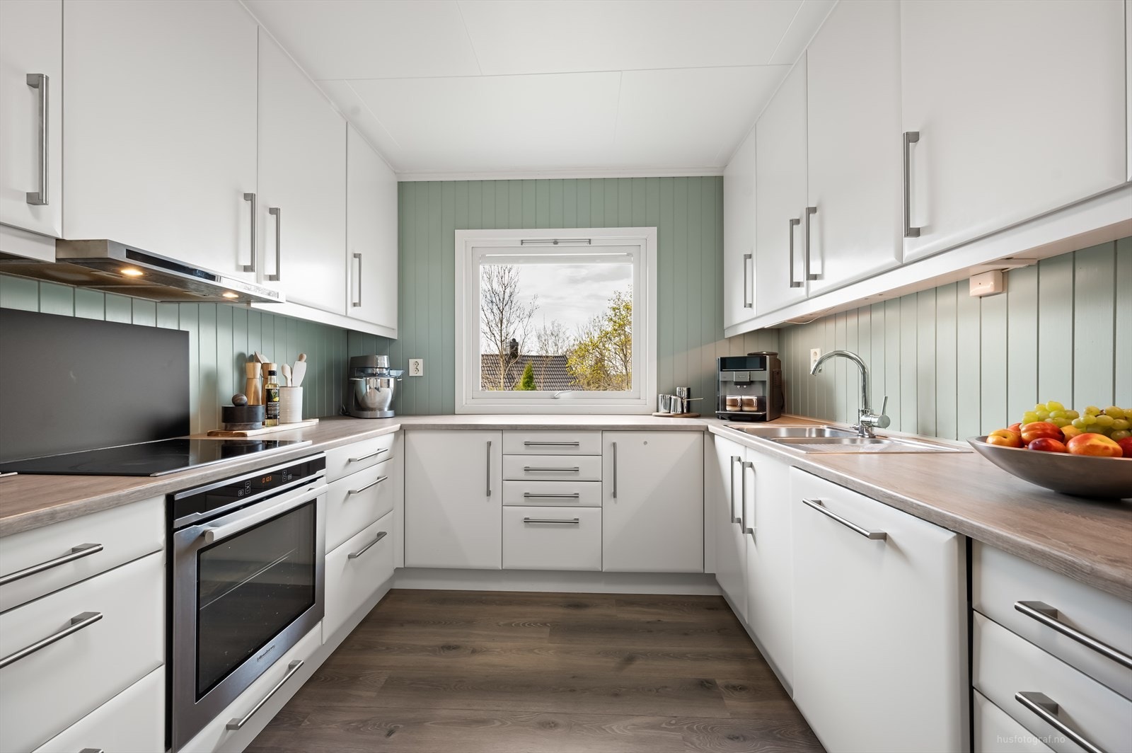 Kjøkkenet er lyst og delikat Galleribilde