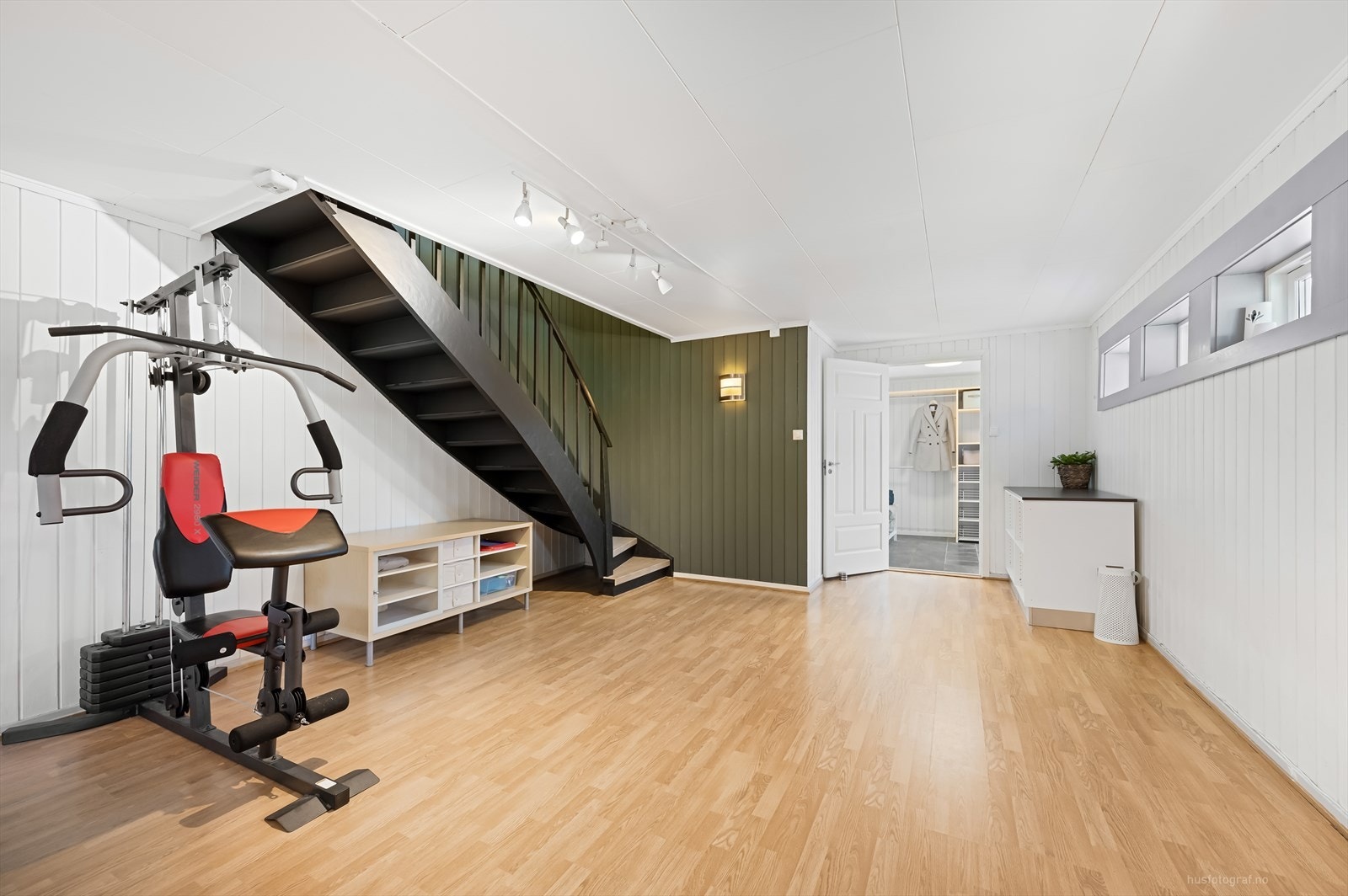 Stue/oppholdsrom i underetaasje Galleribilde