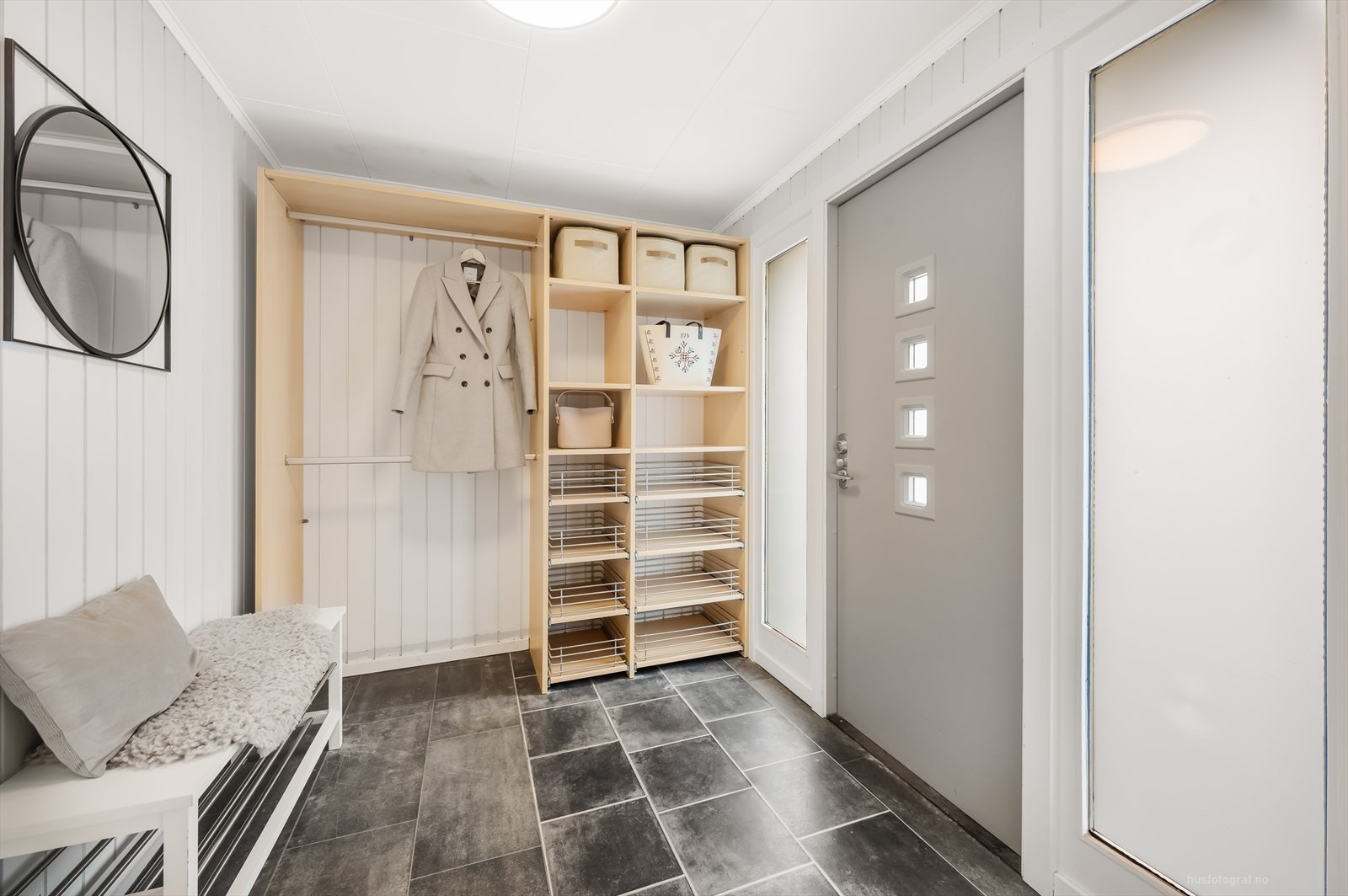 Trivelig og stor gang/hall ønsker deg velkommen Galleribilde