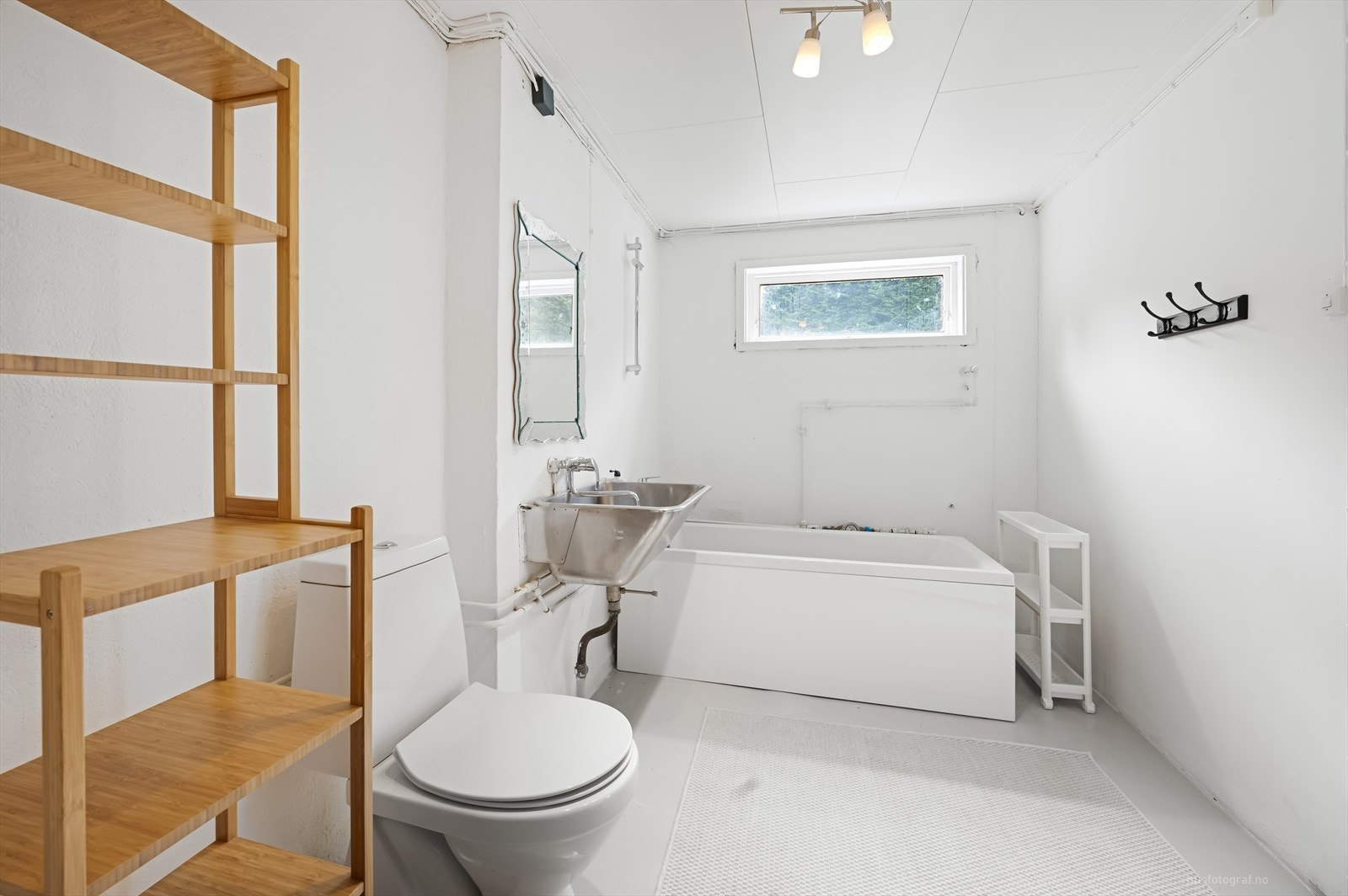 Eldre baderom i underetasje med potensiale Galleribilde