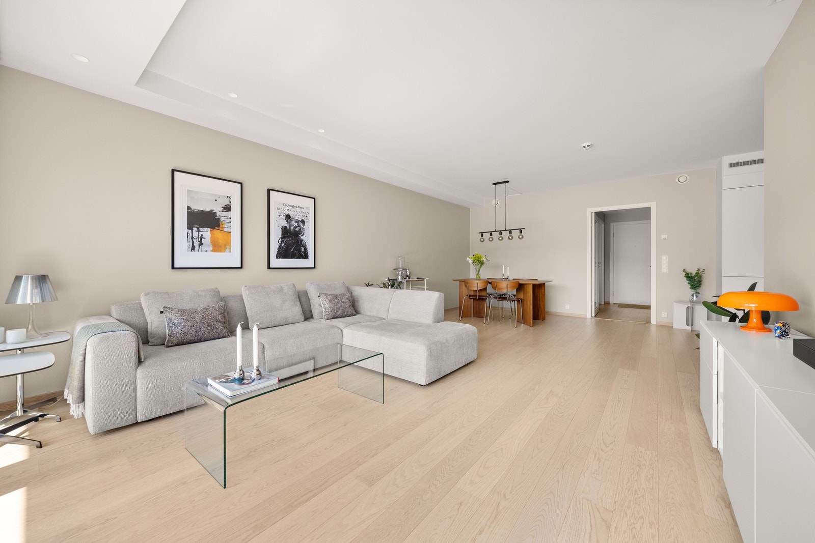 Leiligheten er nymalt i nøytrale og tidsriktige farger. Galleribilde