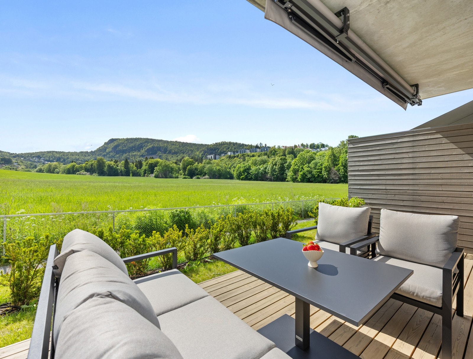 Dette er flott 3-roms fra 2020 med en av feltets beste beliggenheter. Galleribilde