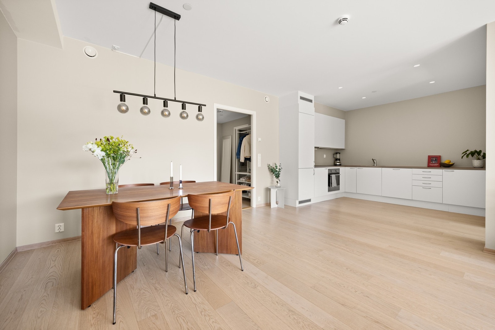 Her er det god plass til en spisebord for familien! Galleribilde