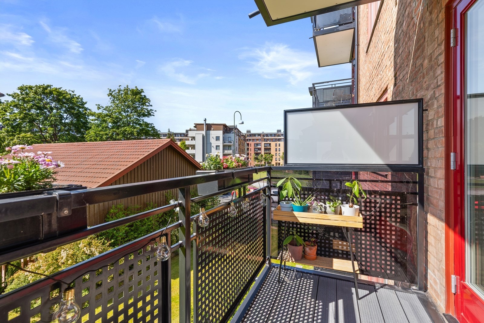 Balkongen er lun og fin uten mye innsyn. Galleribilde