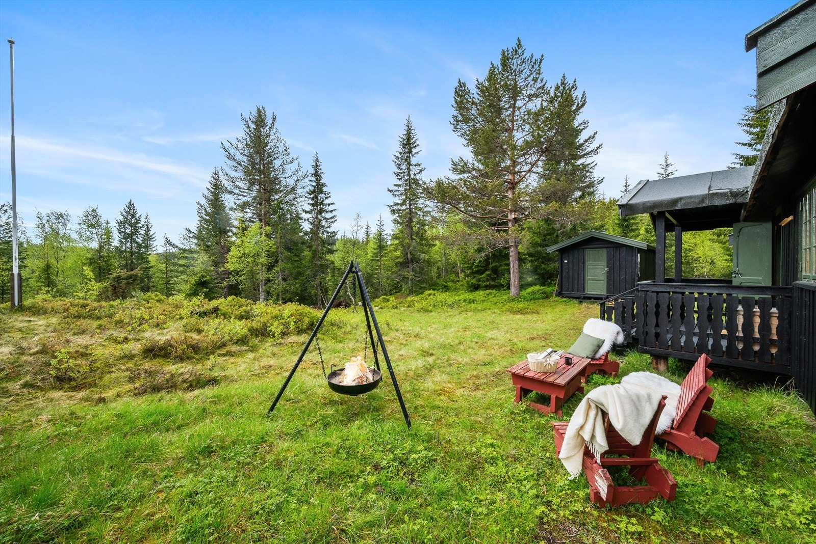 Her vil man få en koselig hytte fra 1996 som ligger naturskjønt i et usjenert hytteområde. Galleribilde