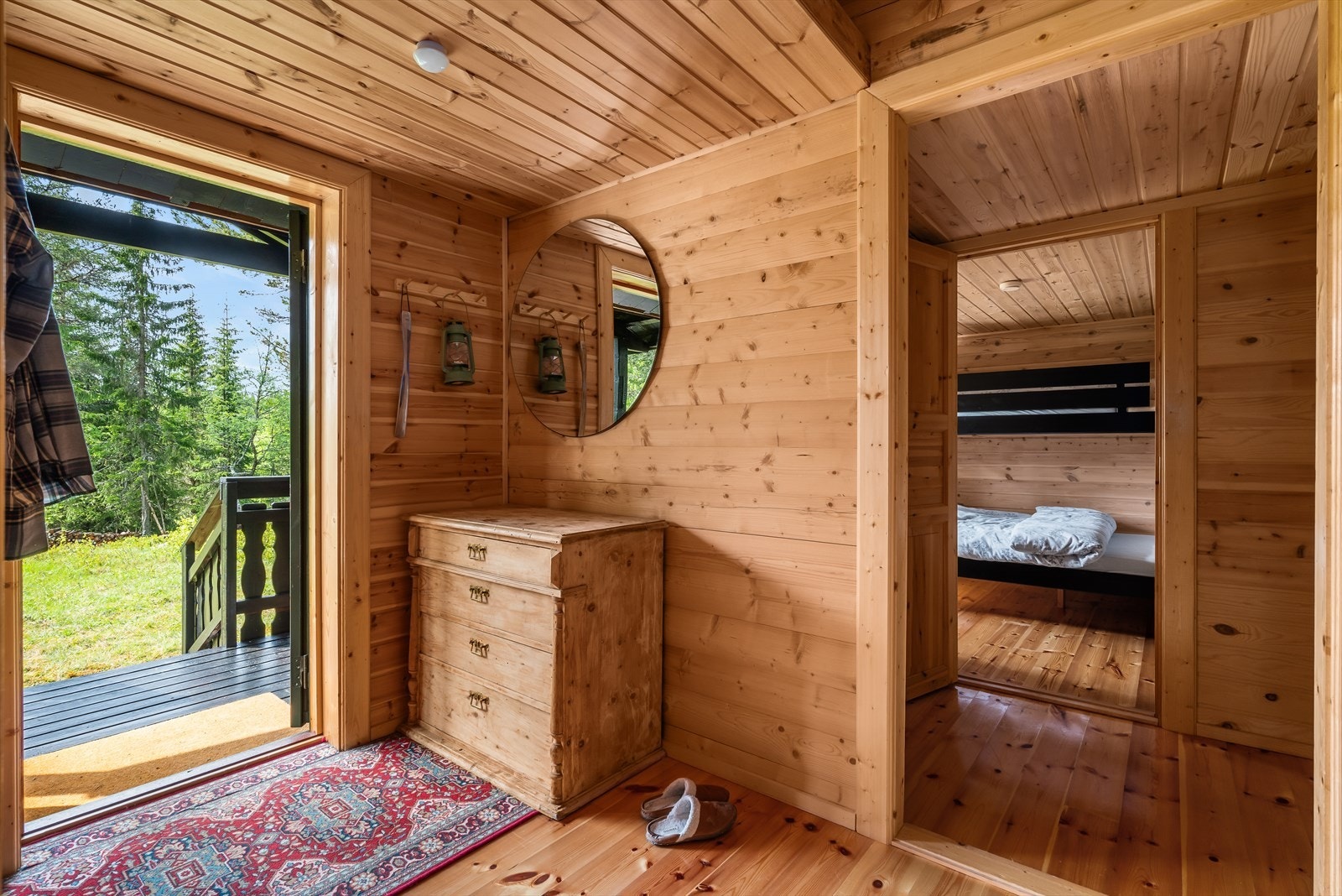 Hytta har flere gode fornyelser siste årene som gir god atmosfære i hytta Galleribilde