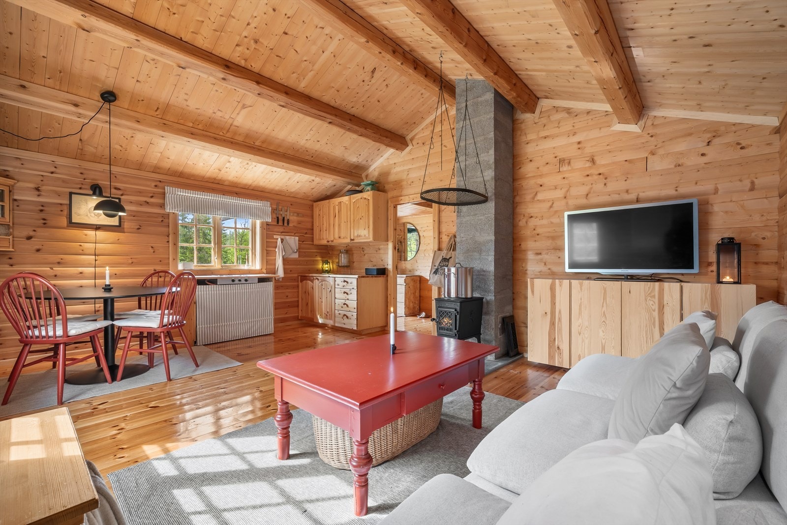 Vedfyring for den ekstra lune varmen og kosen Galleribilde