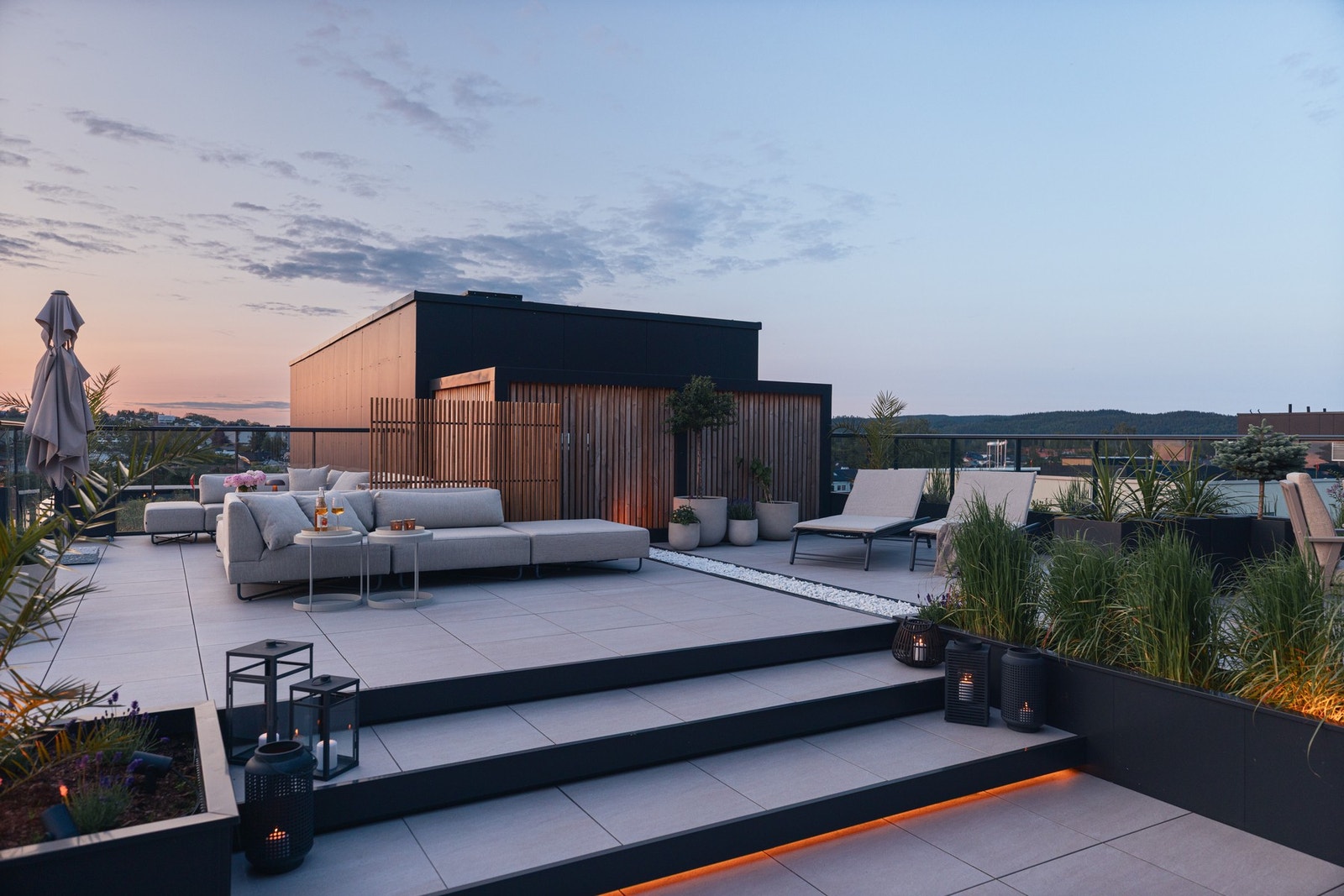 Belysningen er ivaretatt med en rekke Phillips Hue-spotter som skaper stemning også på kveldstid. Galleribilde