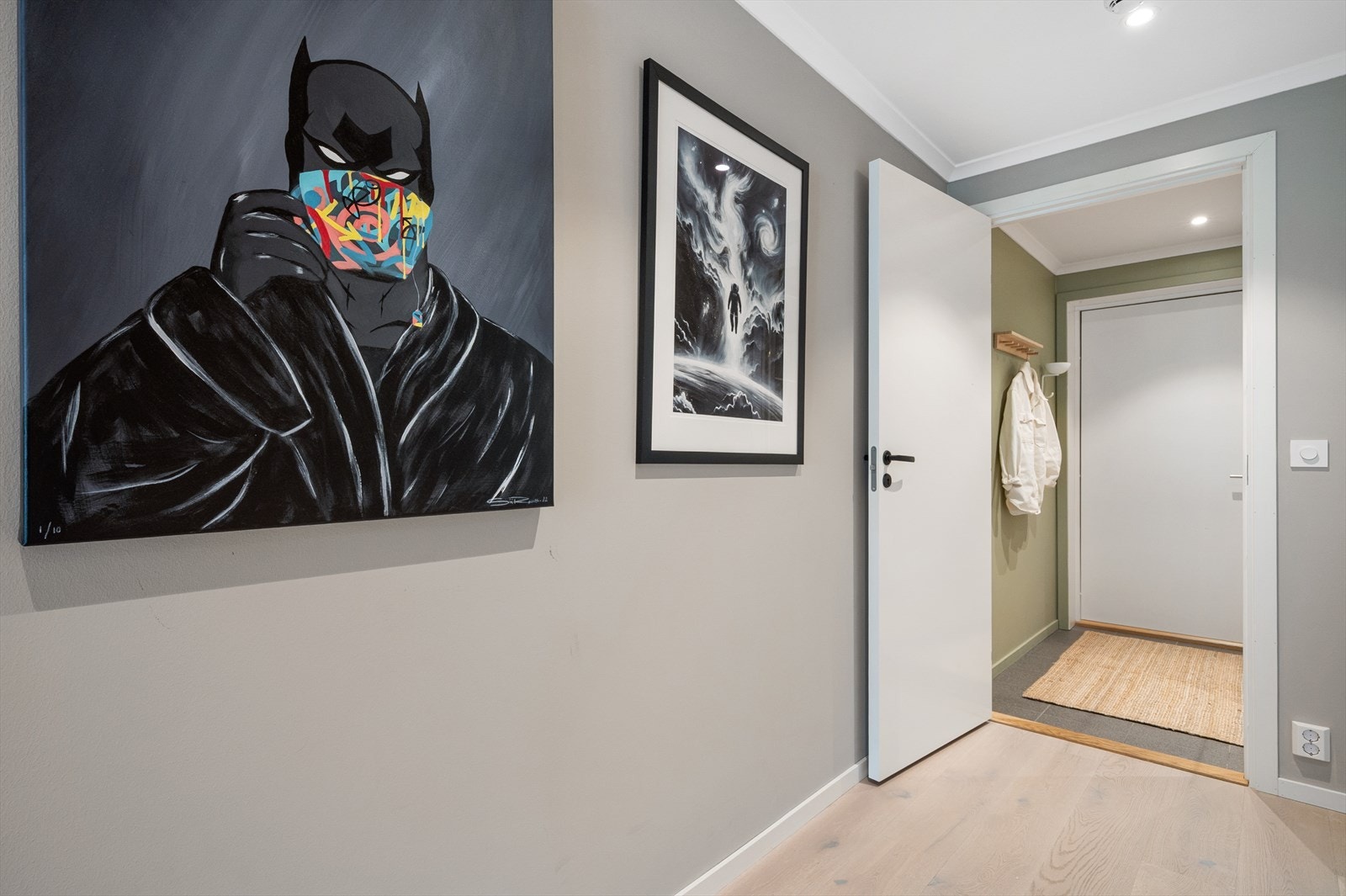 Egen flislagt entré. Galleribilde