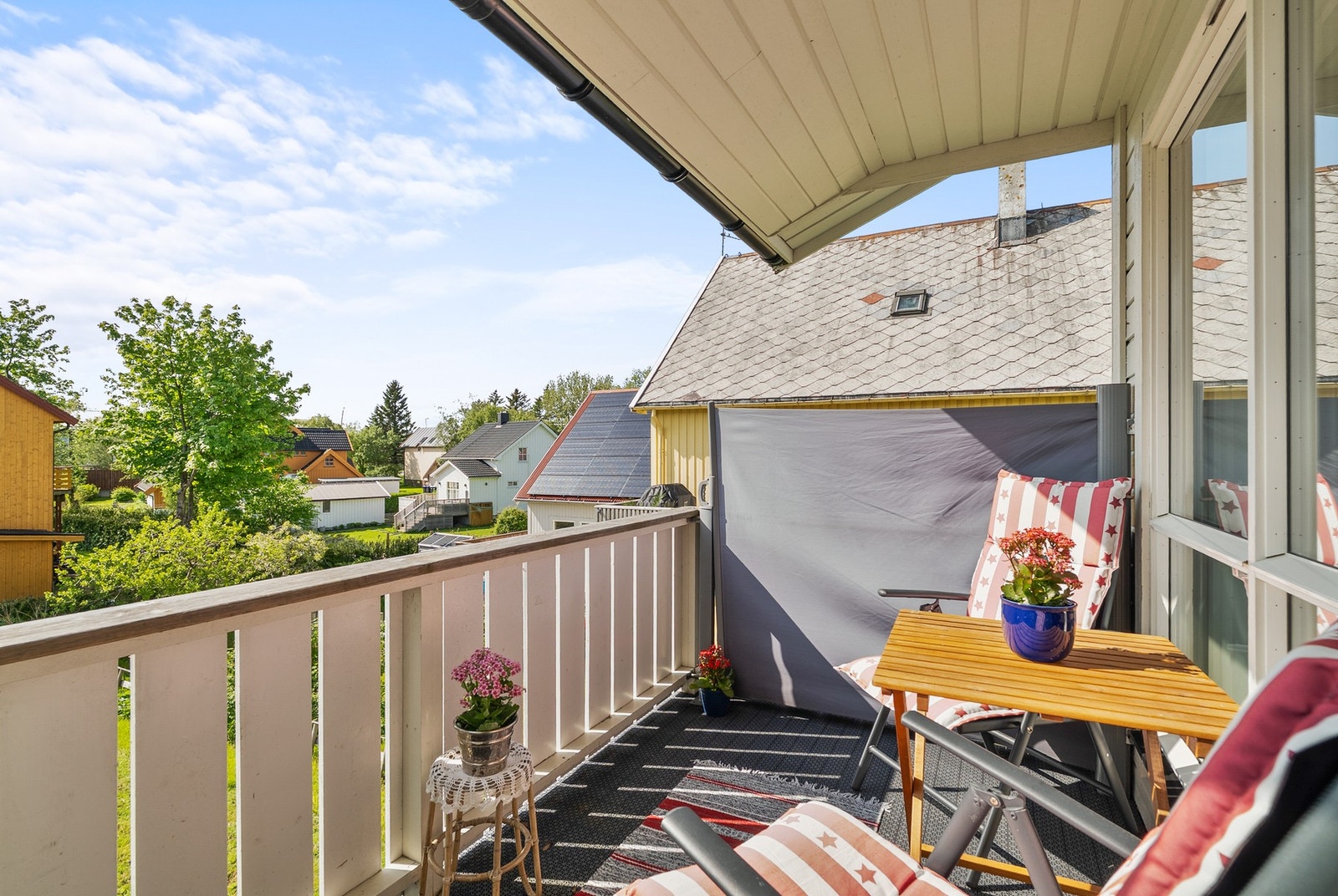 Takoverbygget balkong, med svært gode lys- og solforhold Galleribilde