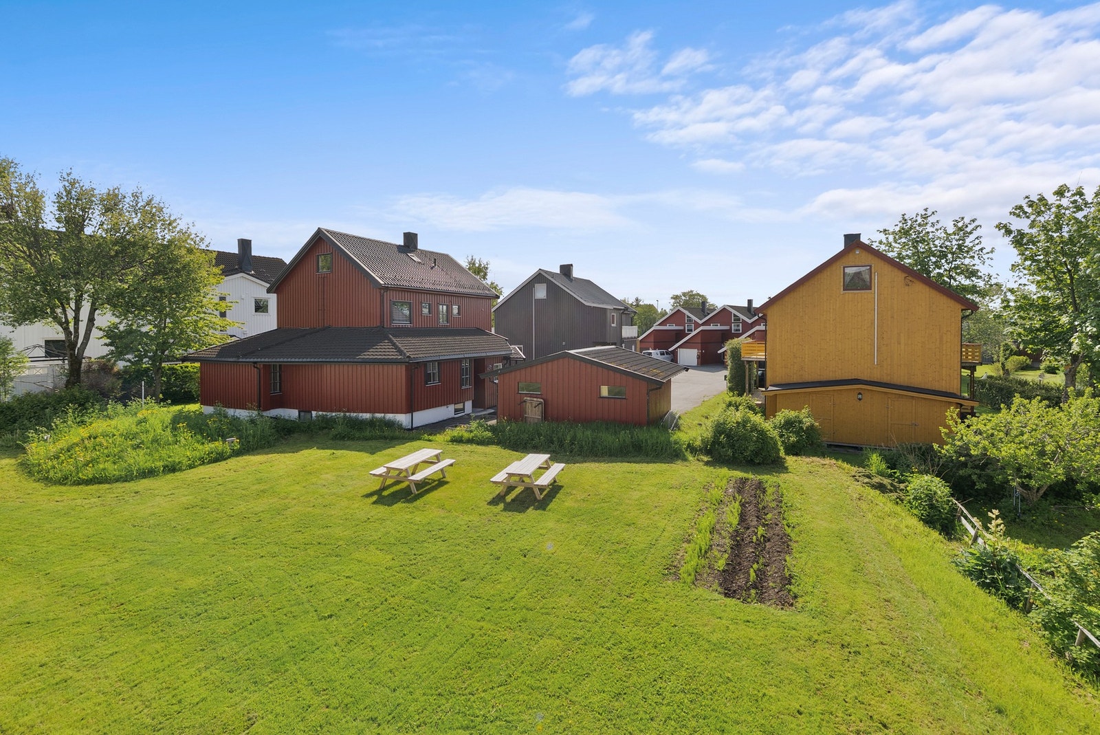 Utsikt fra balkong - Stort grøntareal i borettslaget Galleribilde