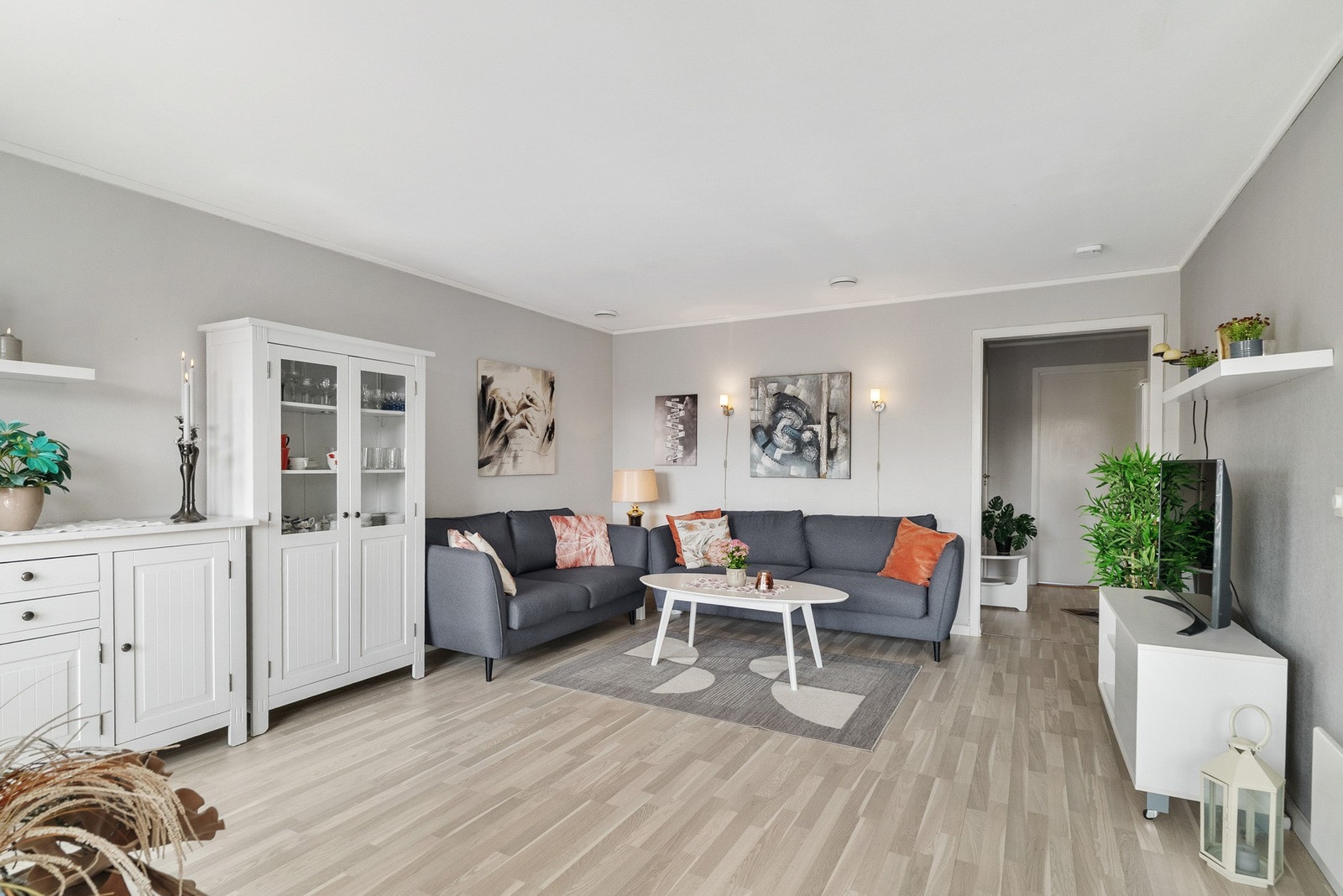 Stue i god størrelse - Malt i tidsriktige fargevalg Galleribilde