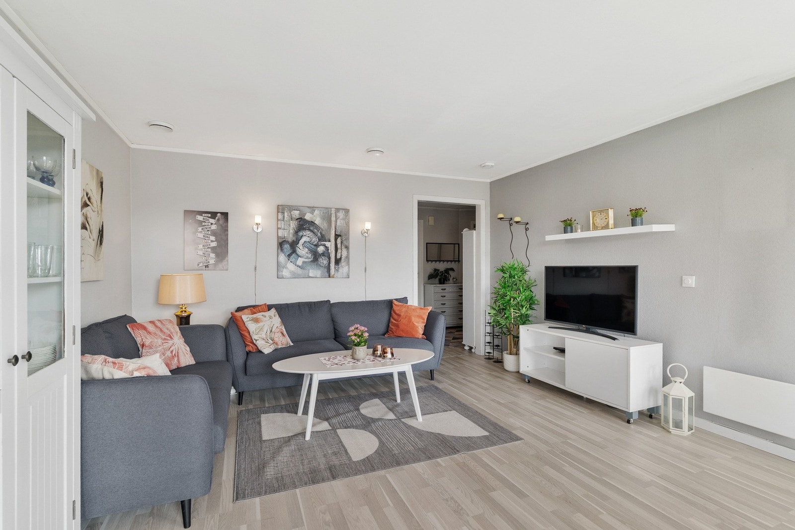 Borettslaget har avtale med Signal Altibox på tv og internett, dette er inkludert i felleskostnad Galleribilde