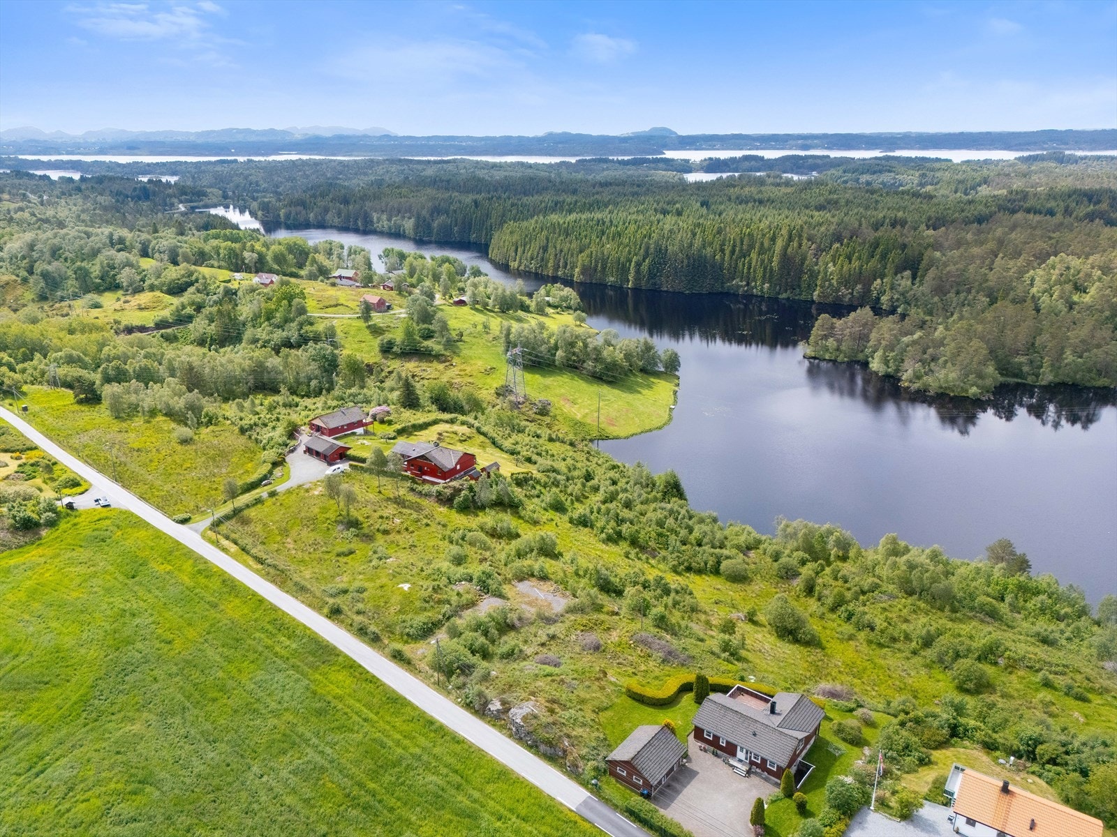 Ta gjerne kontakt med megler ved ønske om ytterligere informasjon. Galleribilde