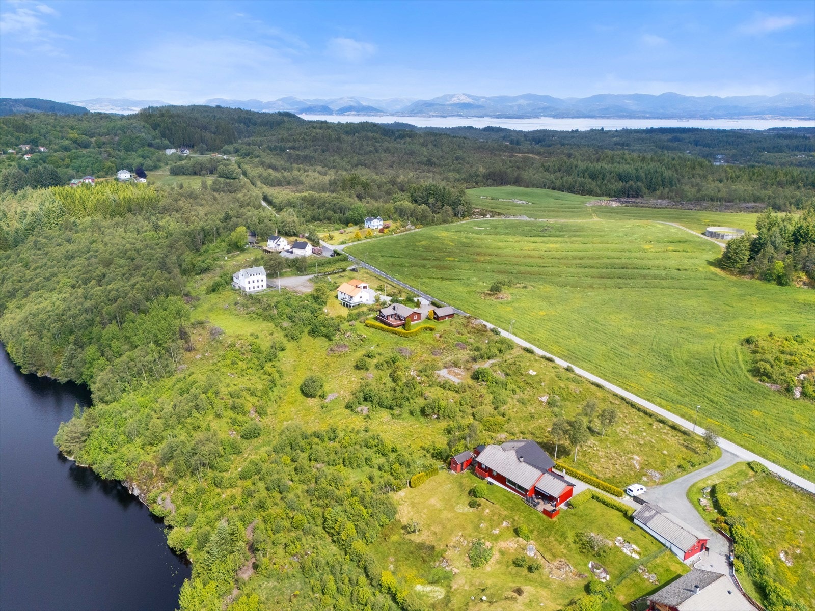 Tomt med bnr. 11 har fin utsikt til Sirsetvatnet. Galleribilde