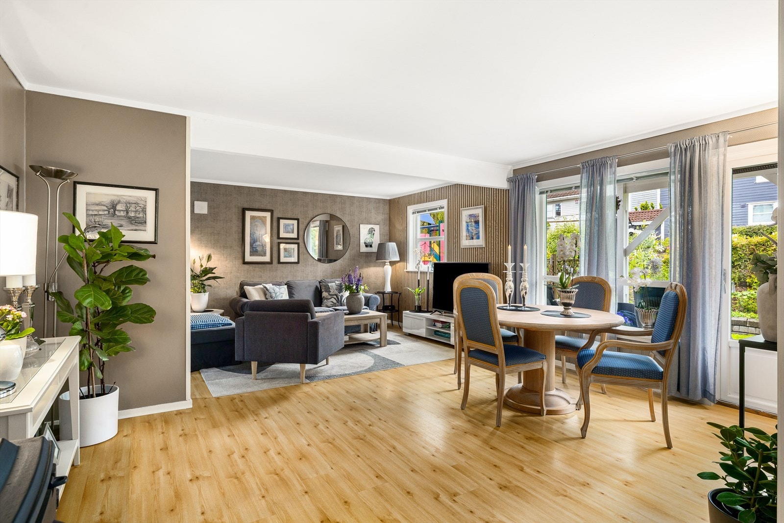 Borettslaget står foran en planlagt oppgradering med utvendig maling i moderne og tidsriktige farger. Dette vil gi bygningsmassen et friskt og stilfullt løft og et mer helhetlig og innbydende uttrykk. Galleribilde