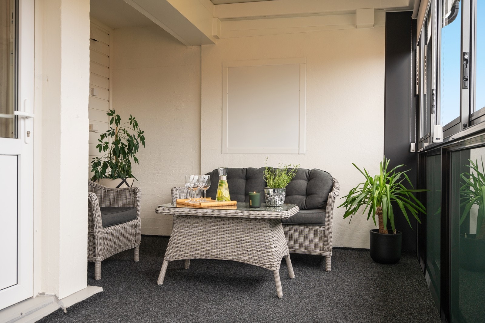 Her er god plass til utemøbler og potteplanter. Galleribilde