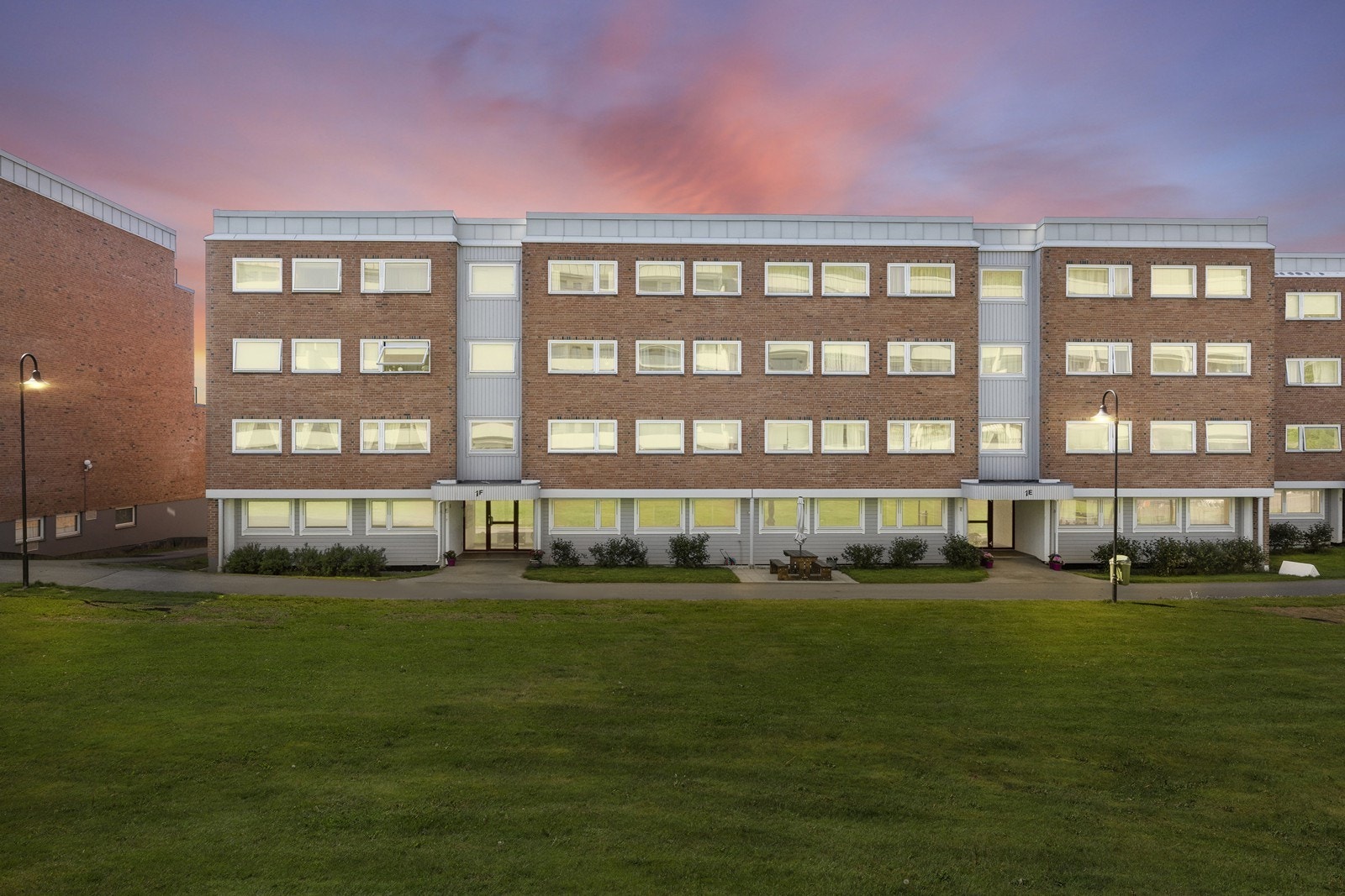 Leiligheten ligger i et populært og familievennlig boligområde i Blystadlia som ligger i Rælingen kommune. Galleribilde