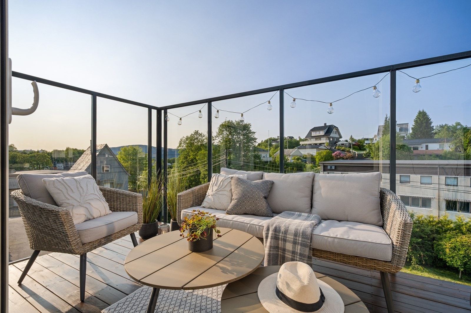 En stor og romslig leilighet med balkong og garasplass. Galleribilde